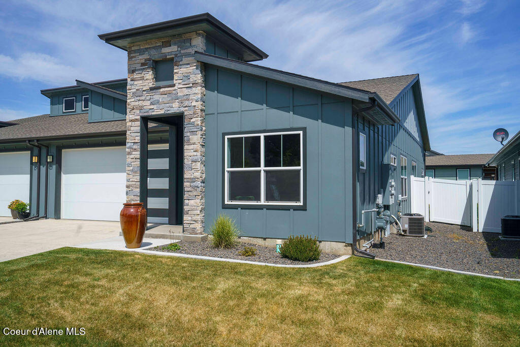 7257 Breaux Drive — photo
