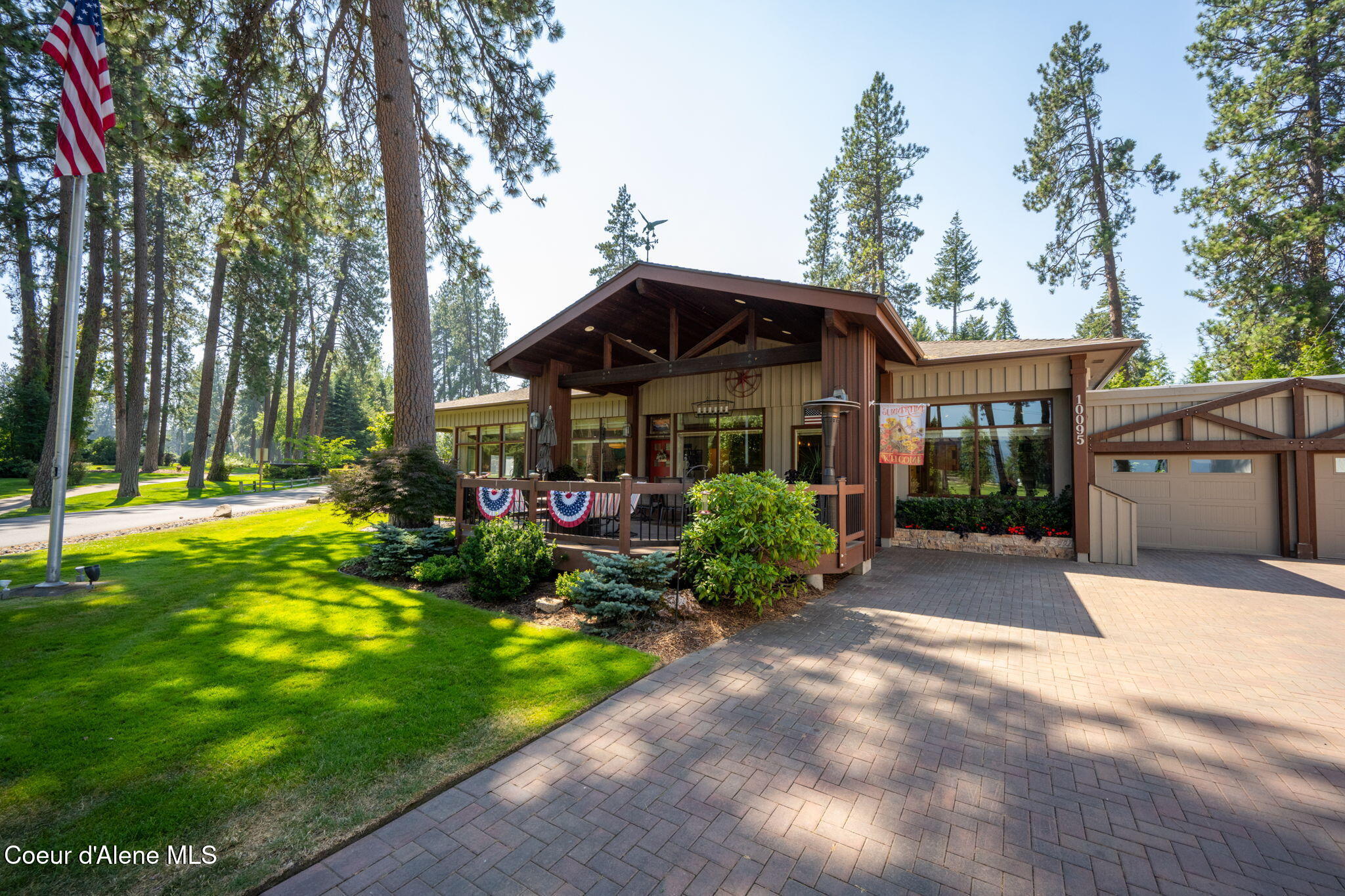 10095 N Pines Rd — photo