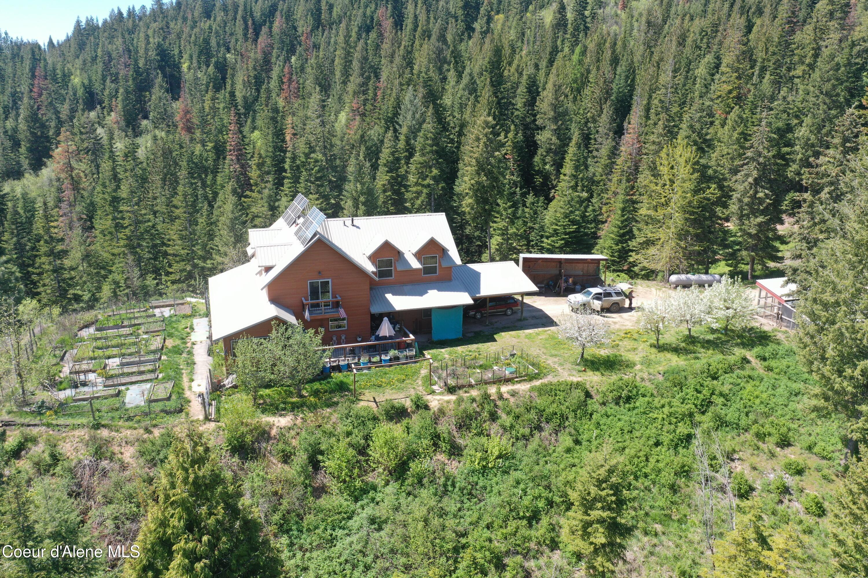 1800 Hells Gulch Rd — photo