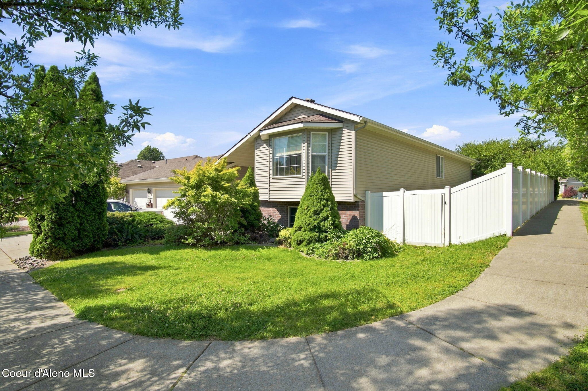 8220 N Salmonberry Loop — photo