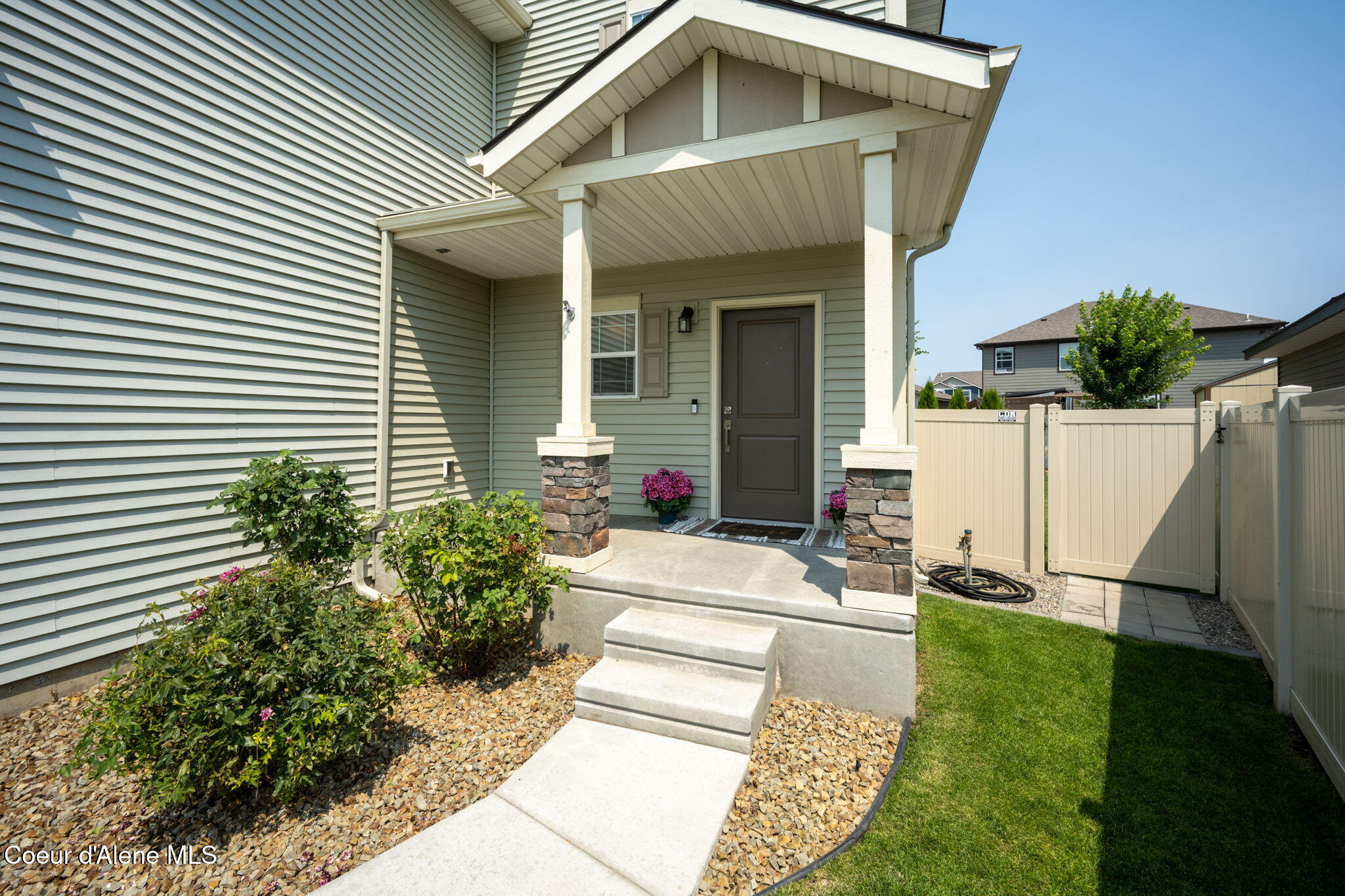 1596 N Minam Loop — photo