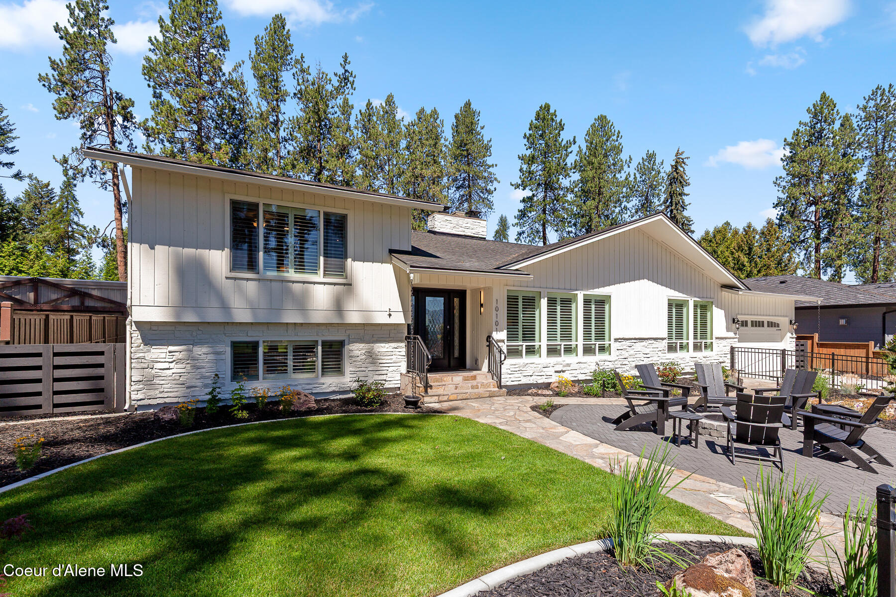 10101 N Pines Rd — photo