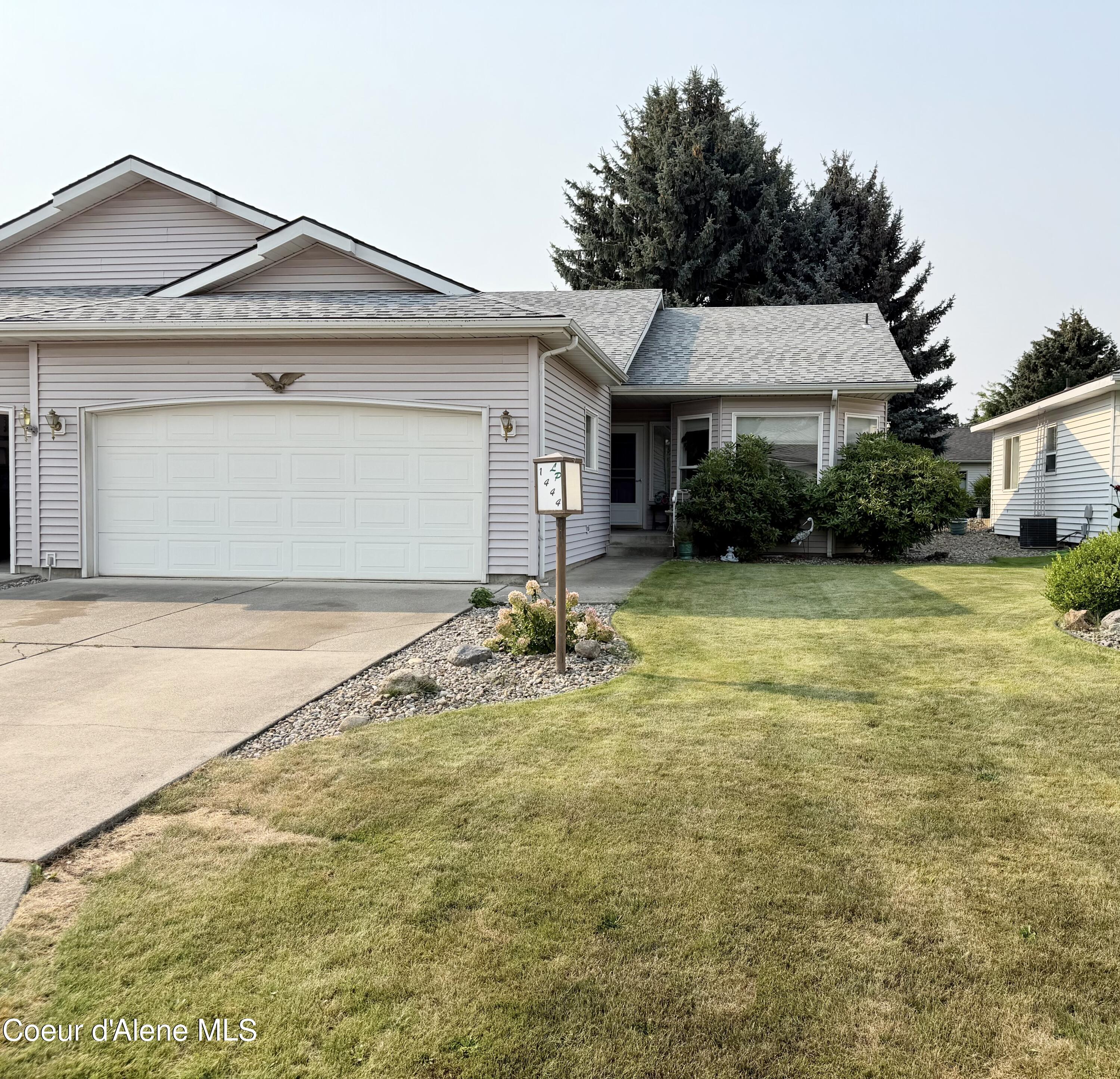 1444 W Woodlawn Dr — photo