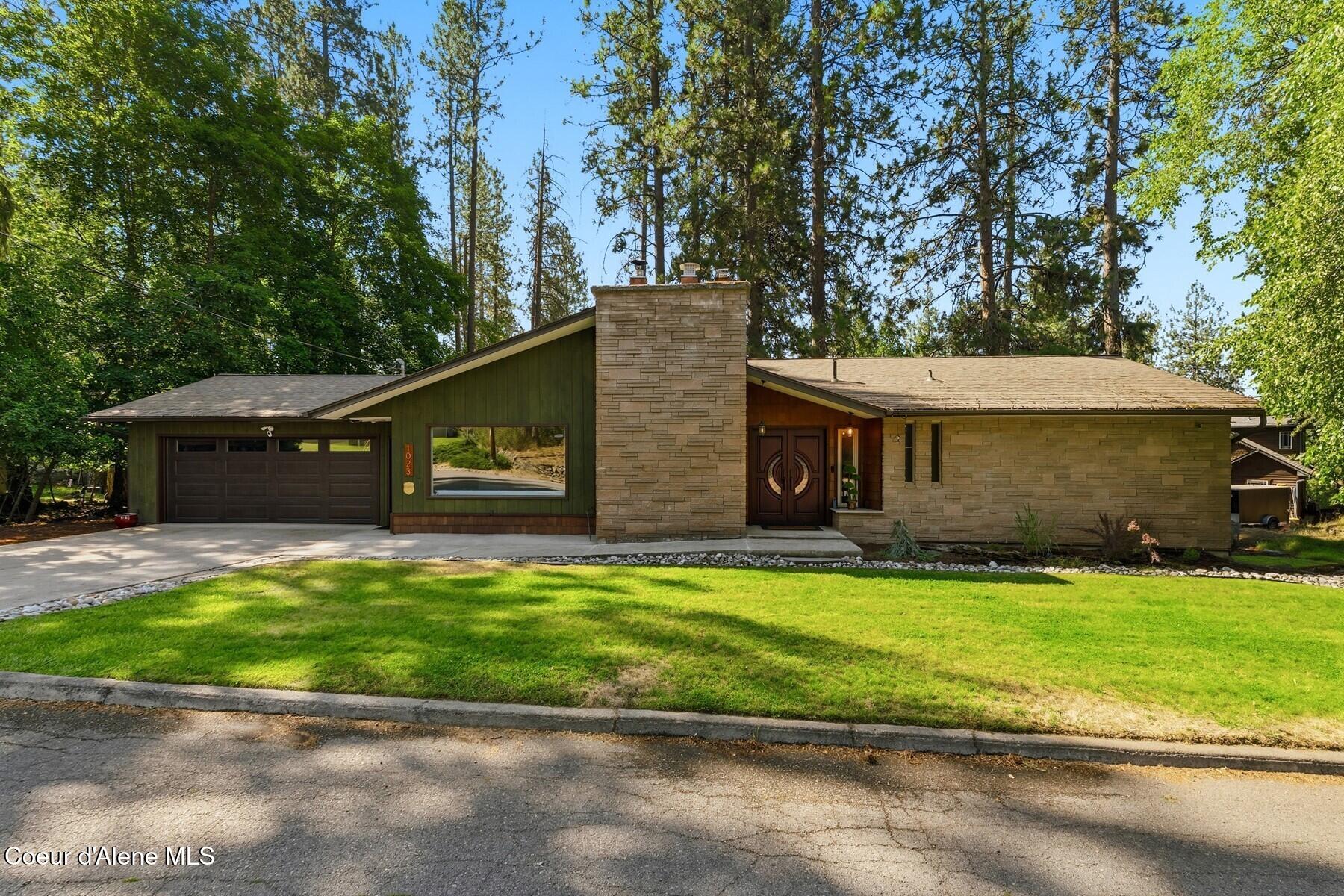 1023 N Crestline Dr — photo