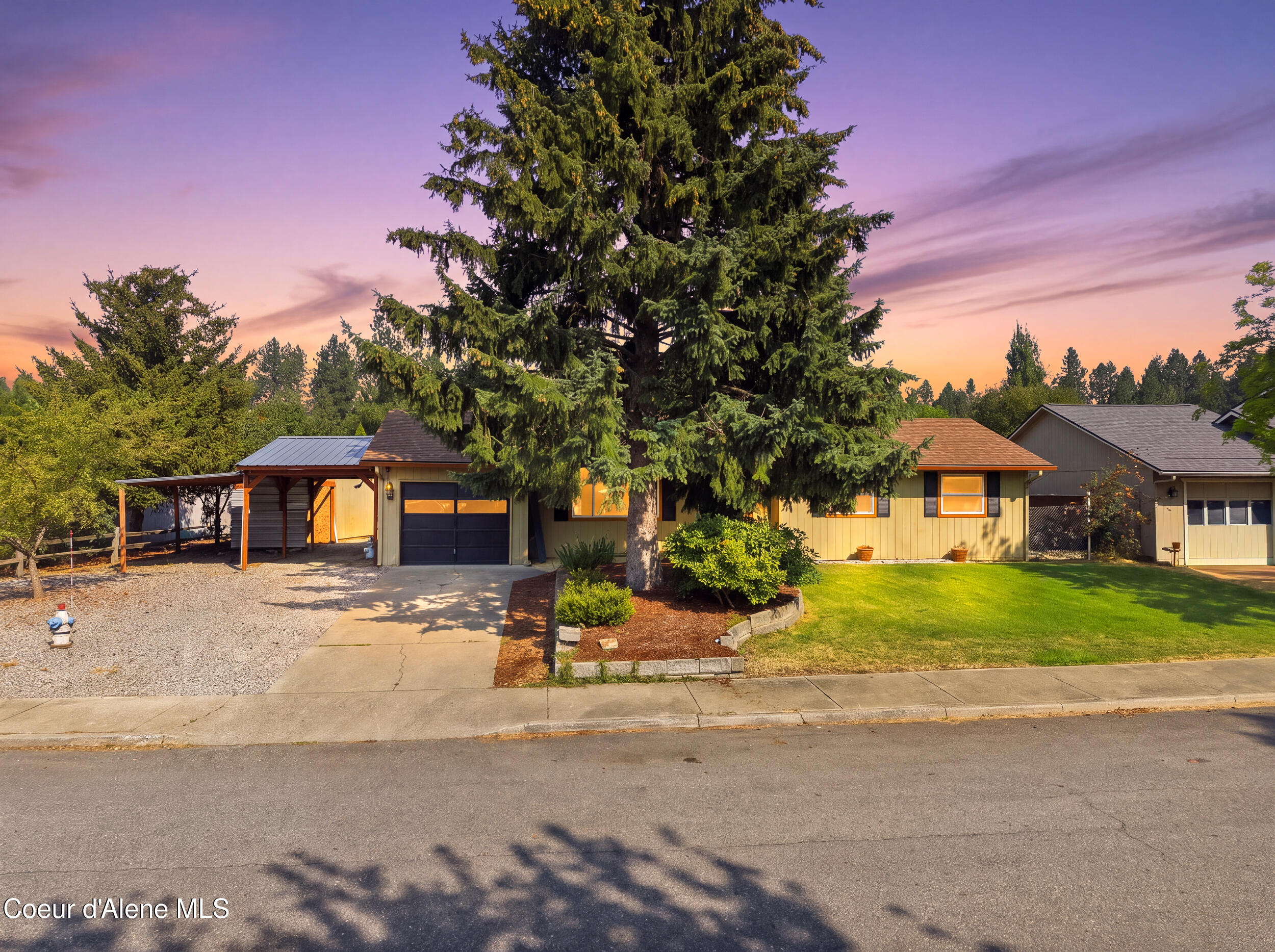 1909 E Meadow Ln — photo