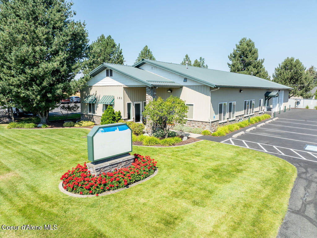 181 W Commerce Dr — photo