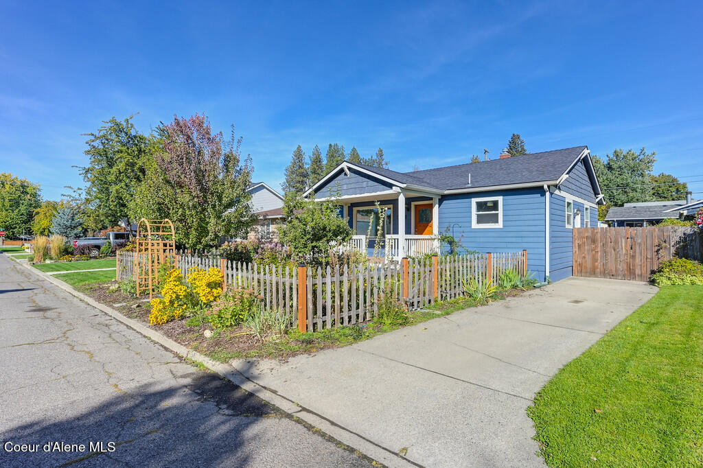 1517 E Coeur D Alene Ave — photo