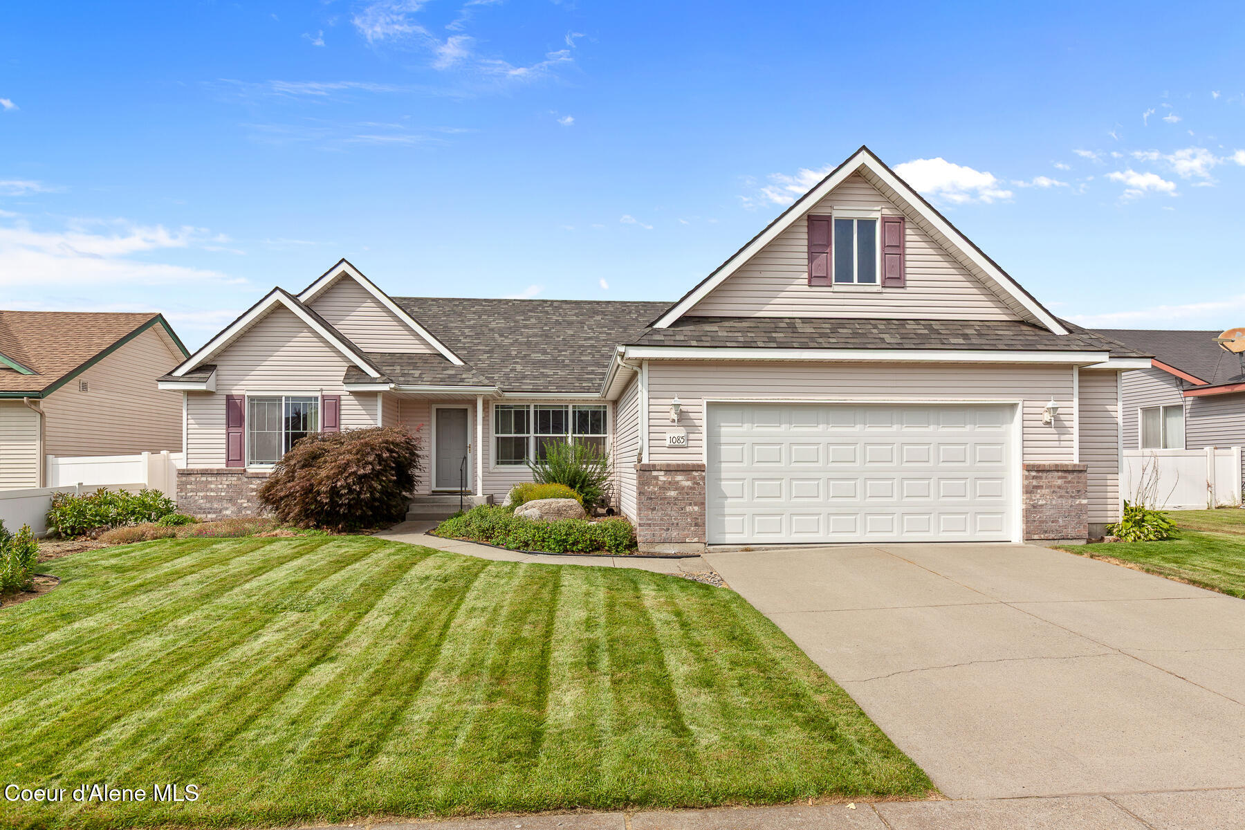 1085 N Whidbey Ln — photo