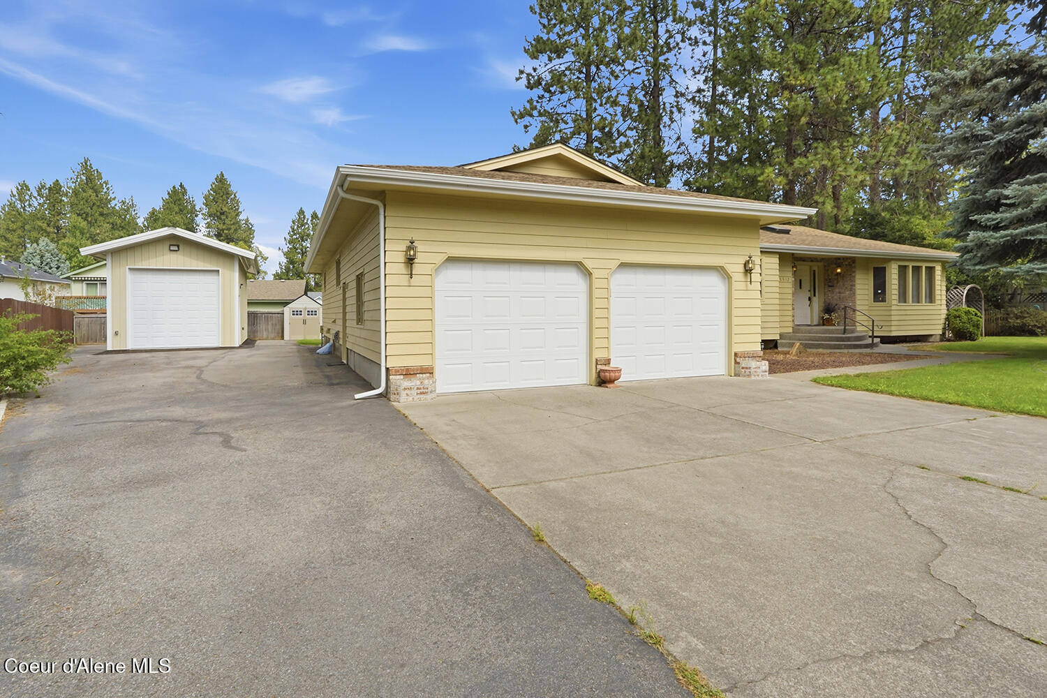 5512 N Parkwood Cir — photo