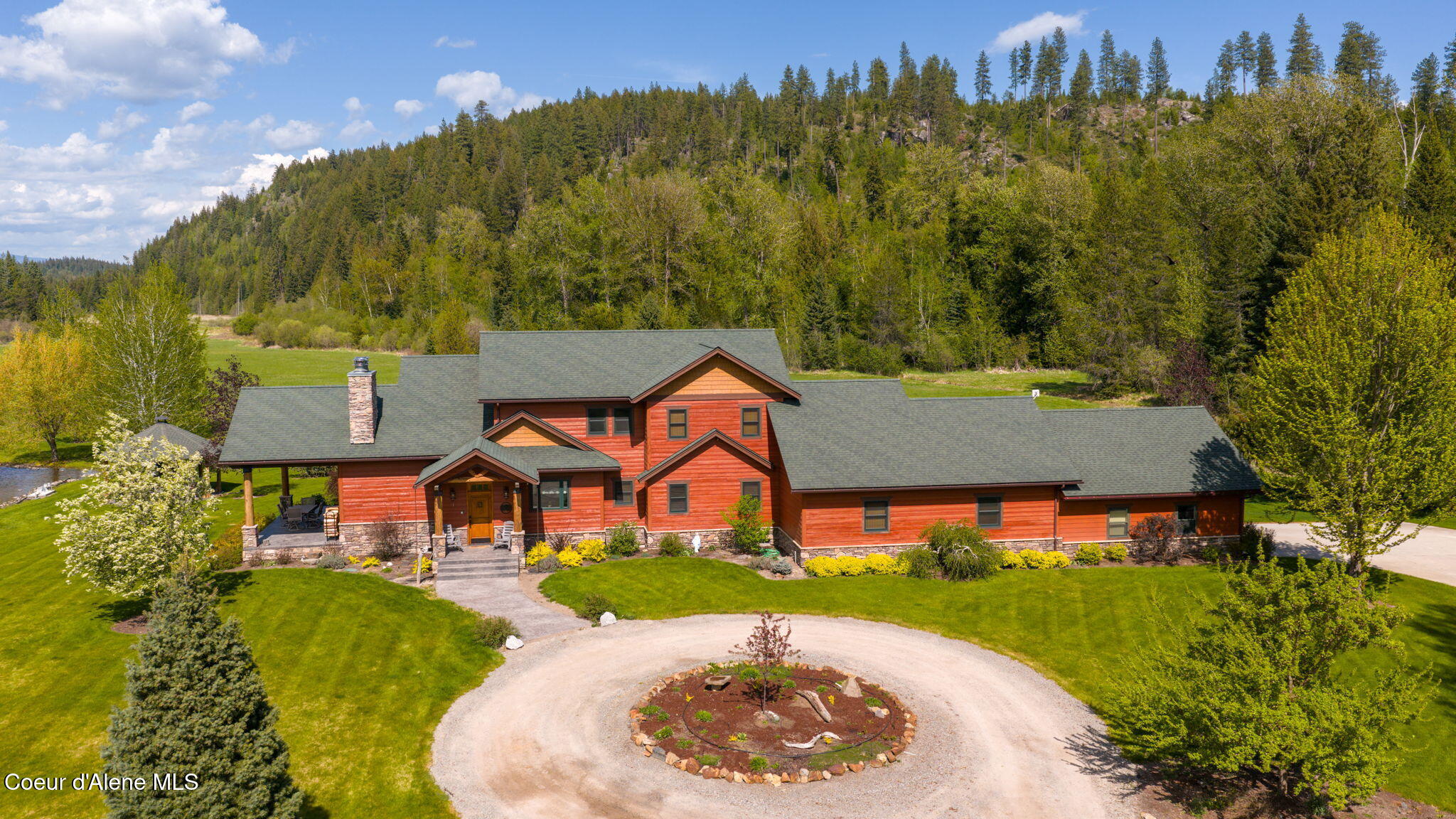 289 Gold Rd, Naples, ID 83847 — photo 2