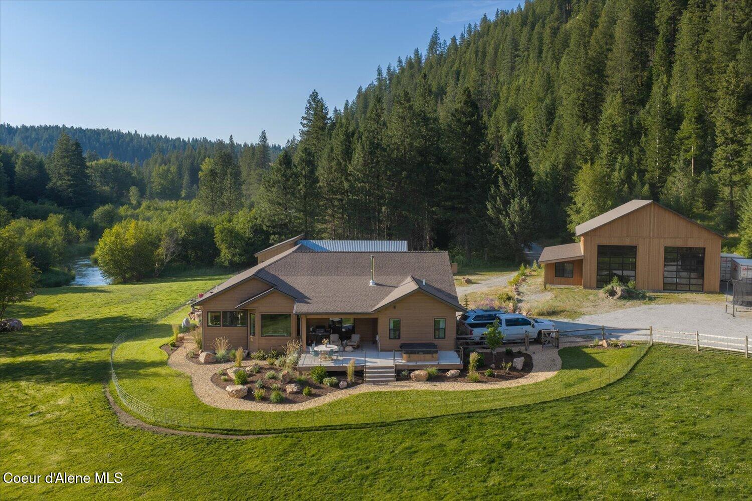 822 Little Spokane River Rd — photo