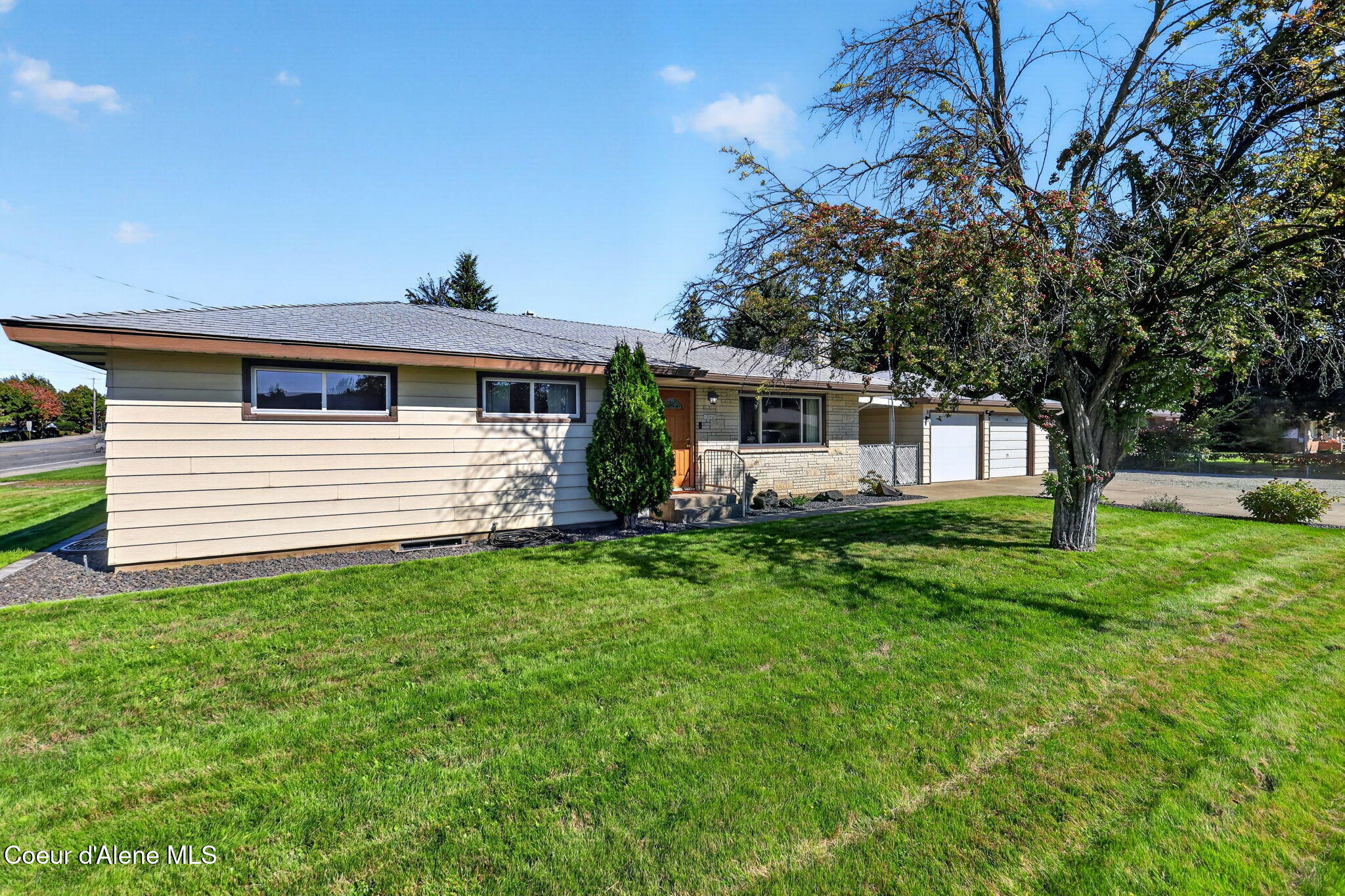 13907 E 4th Ave — photo