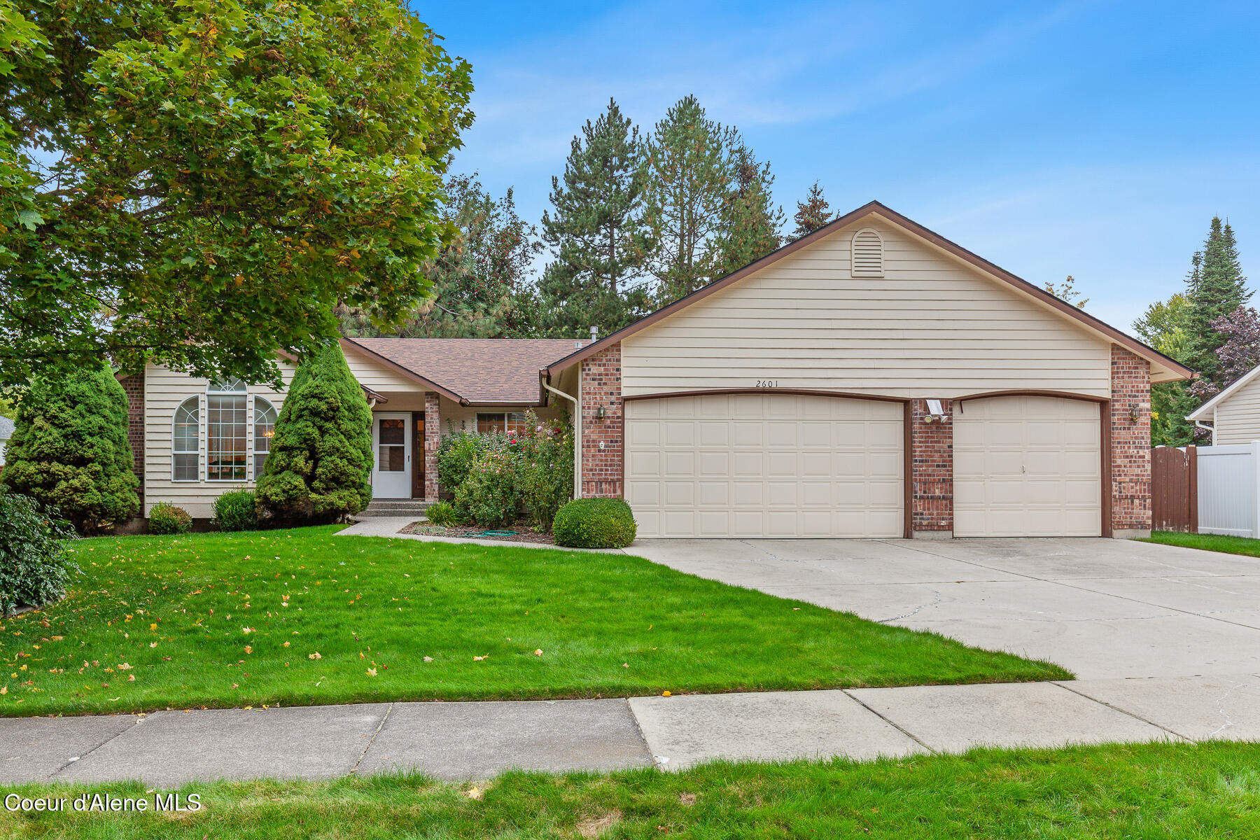 2601 E Thomas Hill Dr — photo