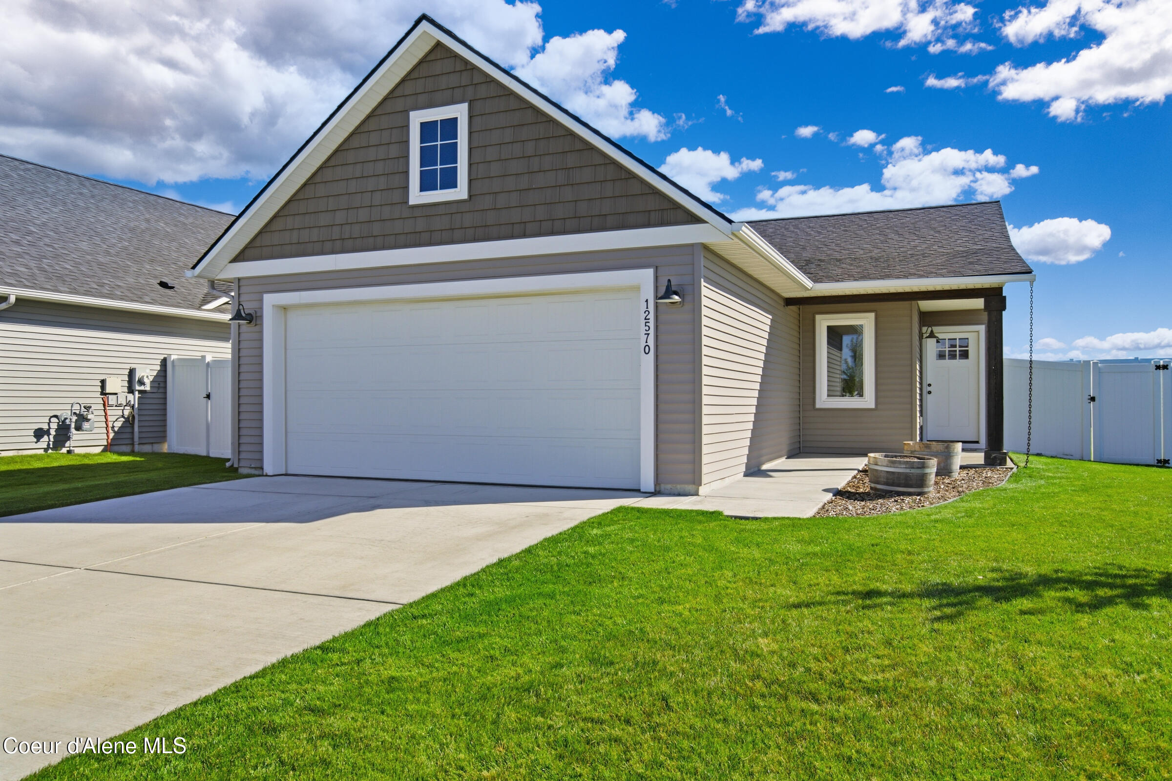 12570 N Cavanaugh Dr — photo