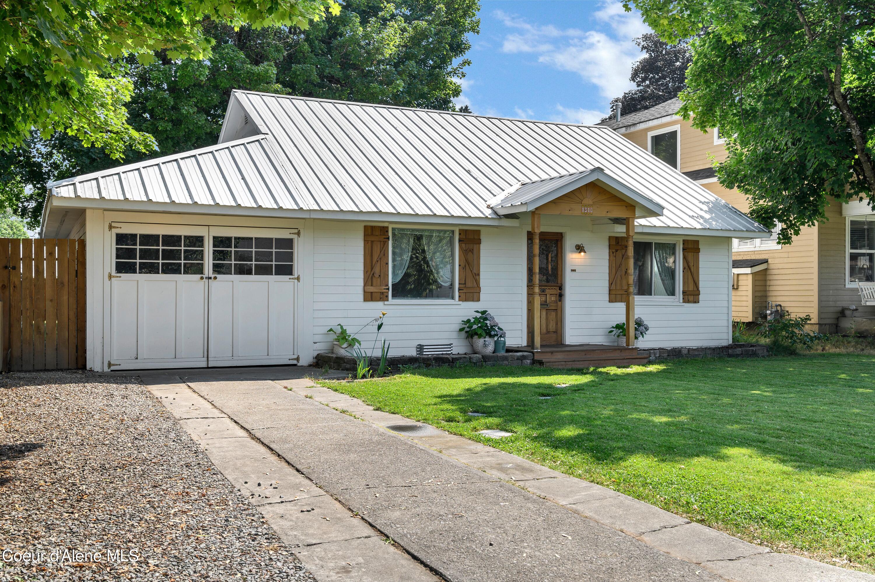 1310 E Maple Ave — photo