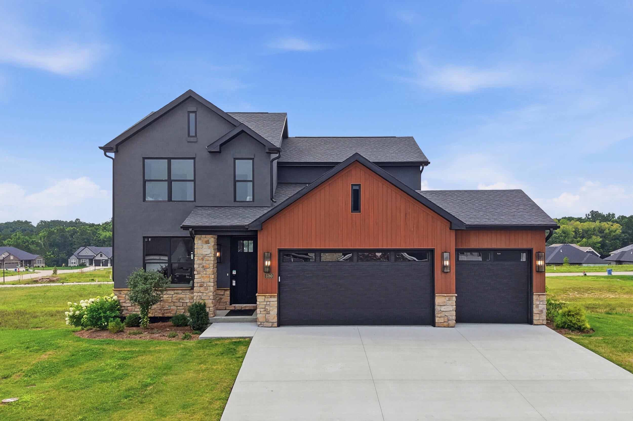 5760 Kingfisher Dr — photo