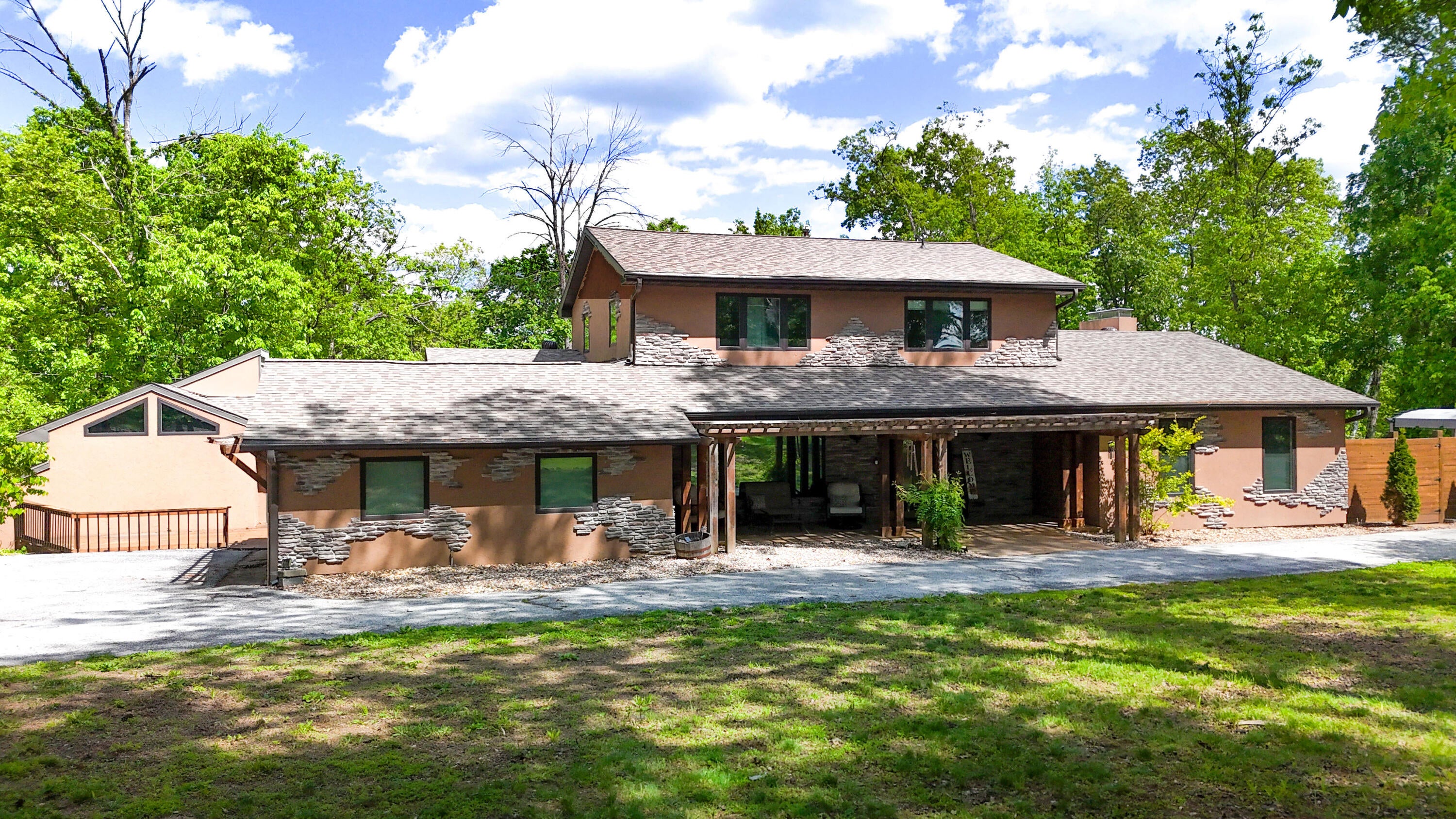 6700 S Hill Creek Rd — photo