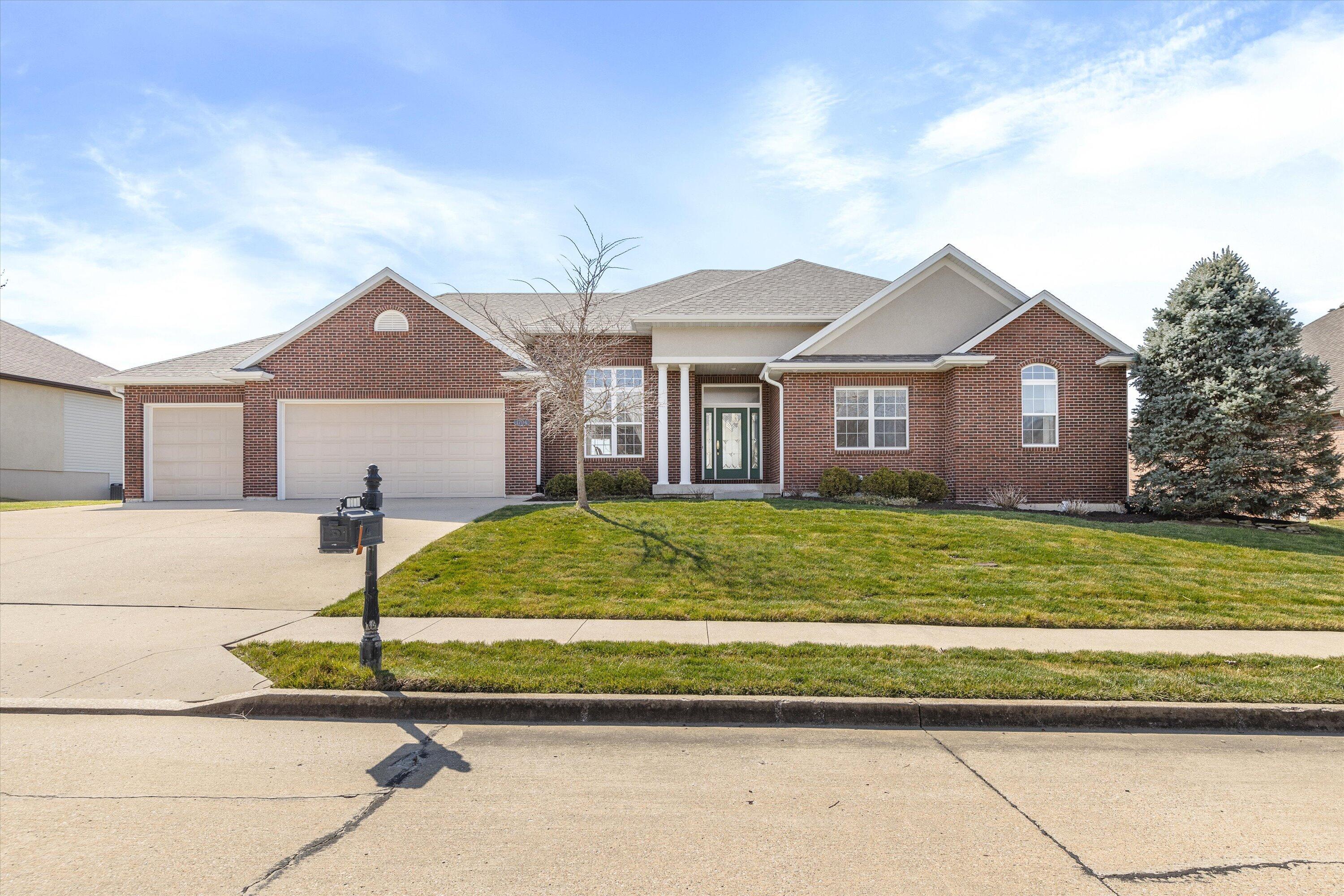 1704 Brookfield Manor — photo