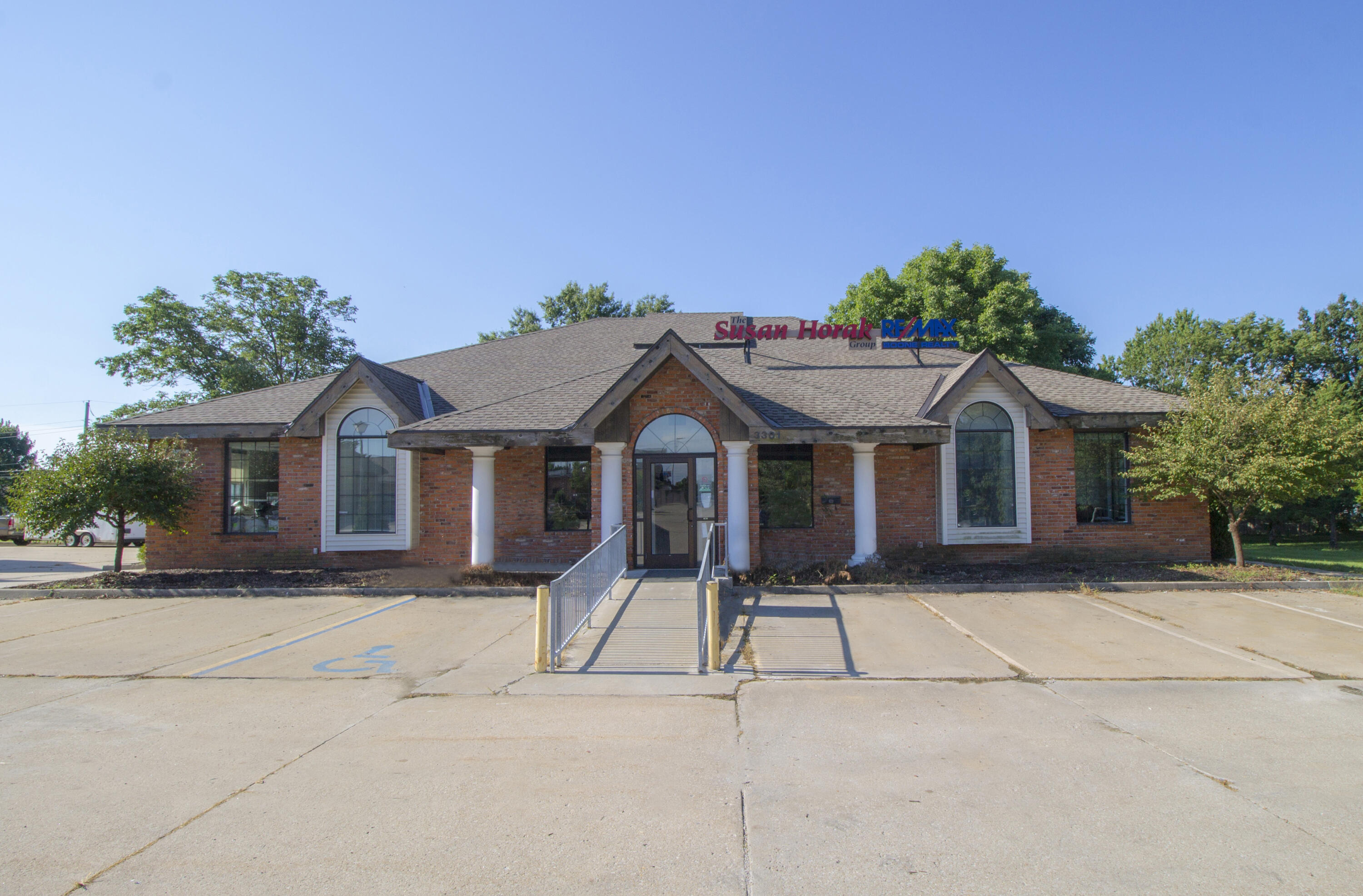 3301 S Providence Rd — photo