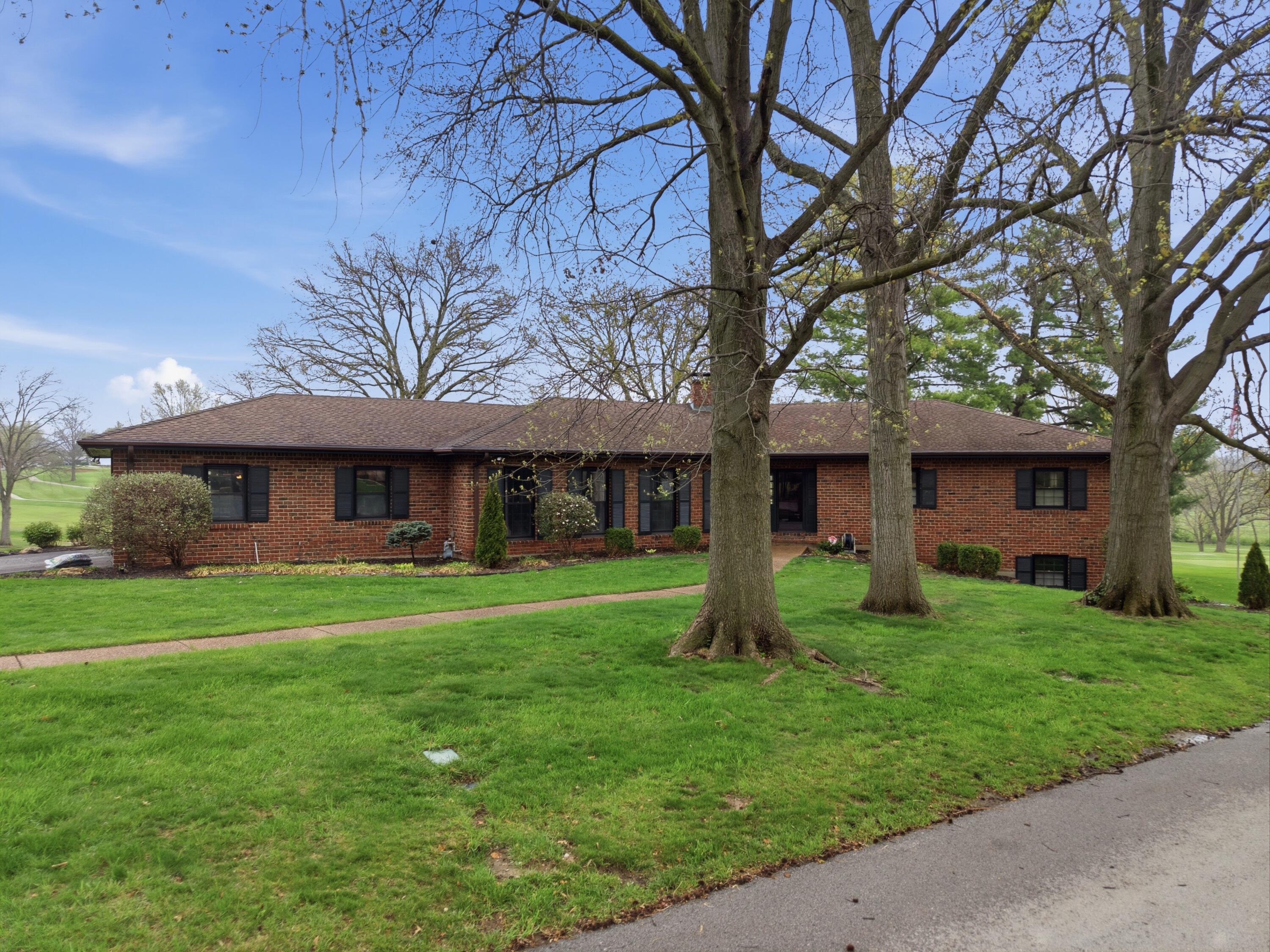 2215 S Country Club Dr — photo