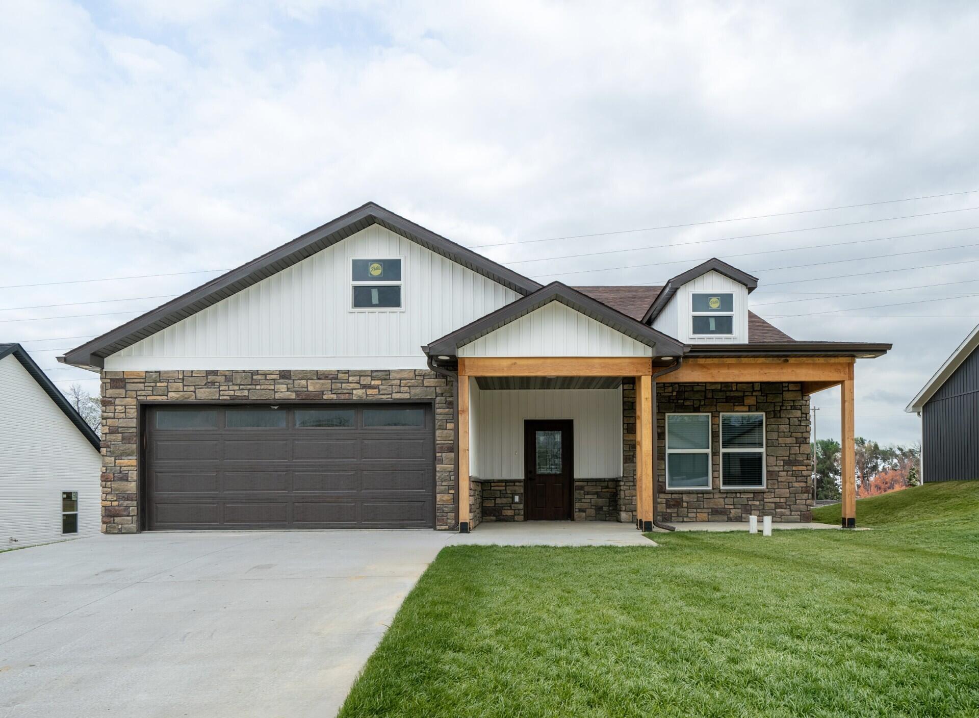 779 Vine Dr — photo
