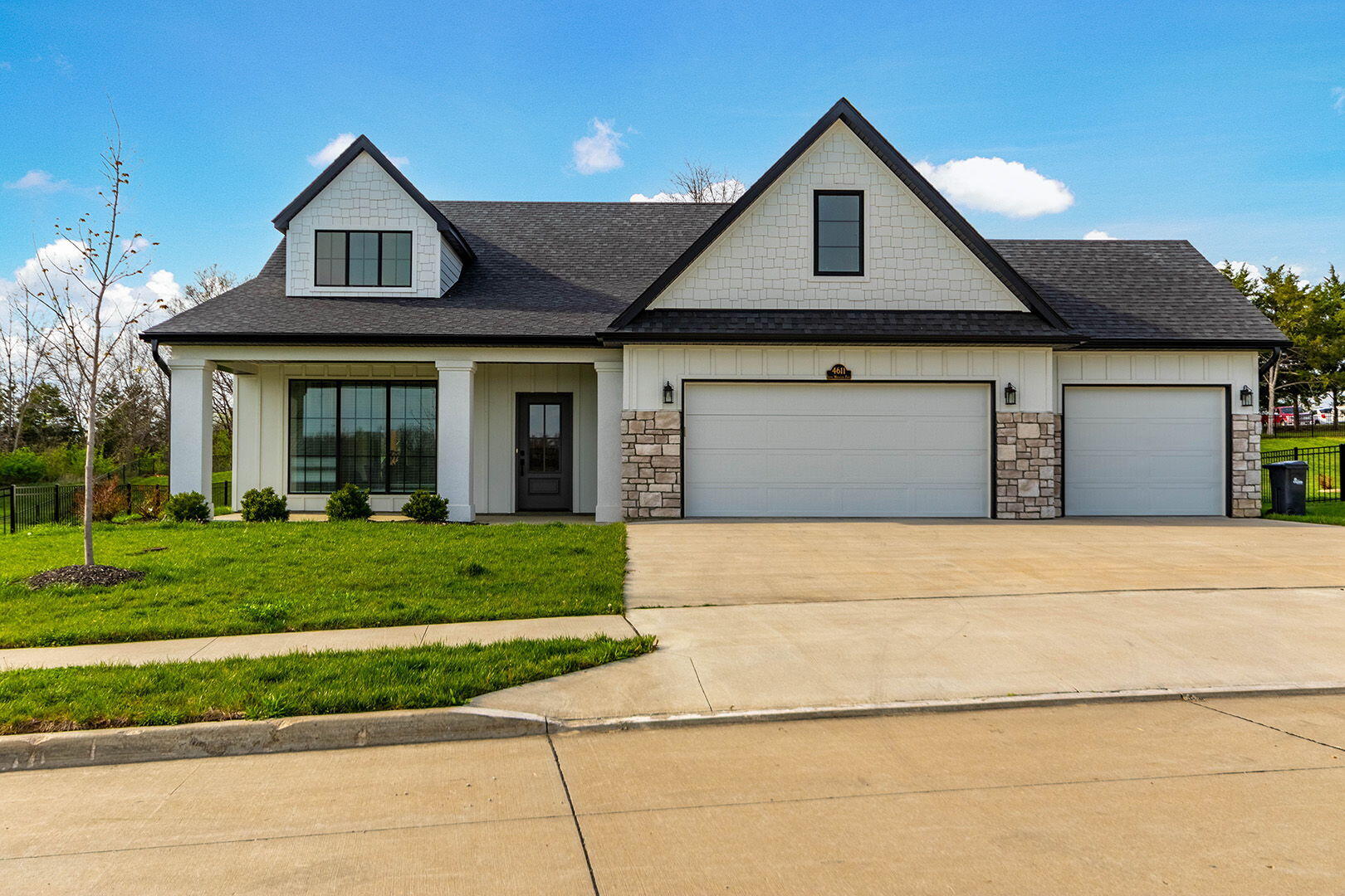 4611 Stone Mountain Pky — photo