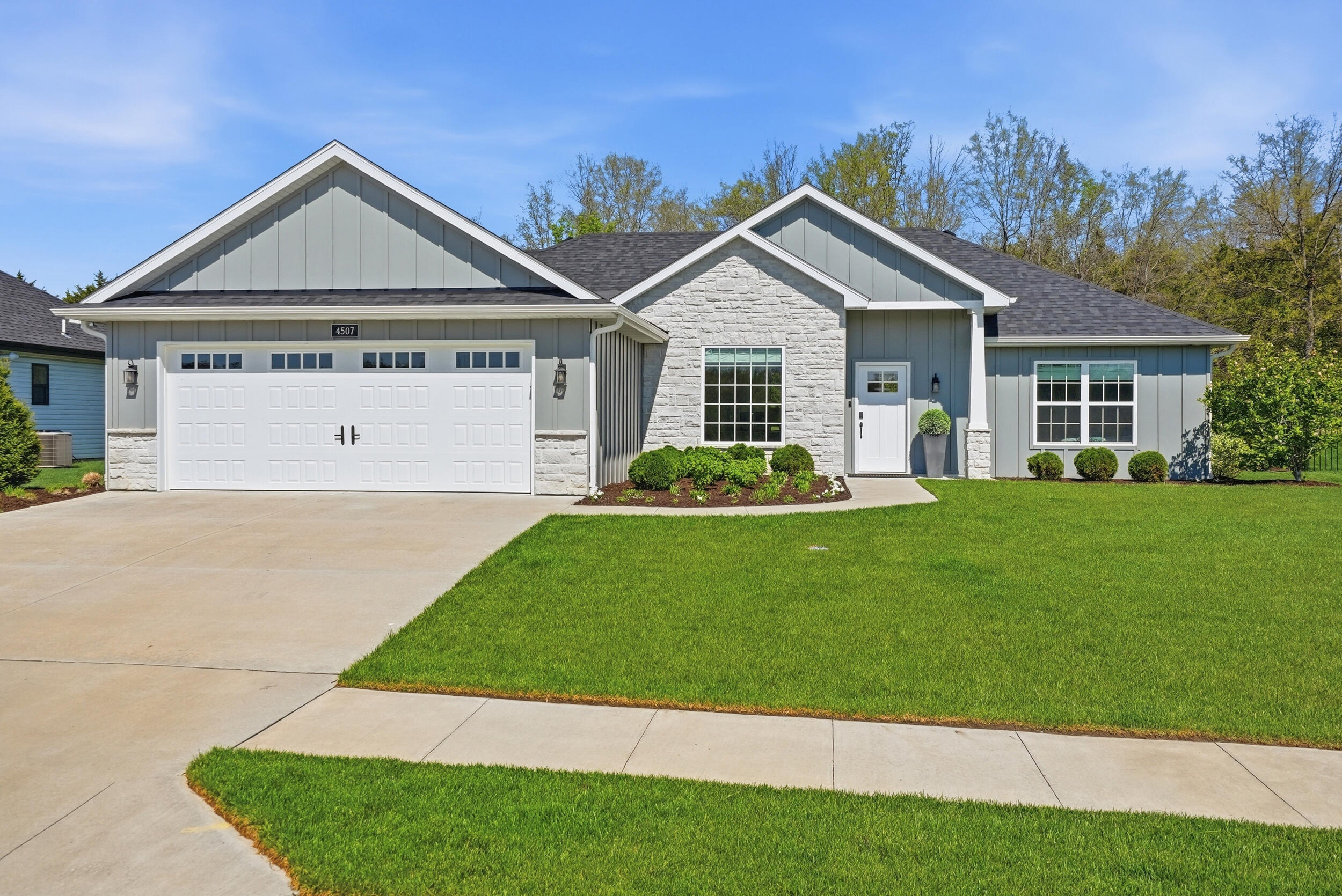 4507 Stone Mountain Pky — photo