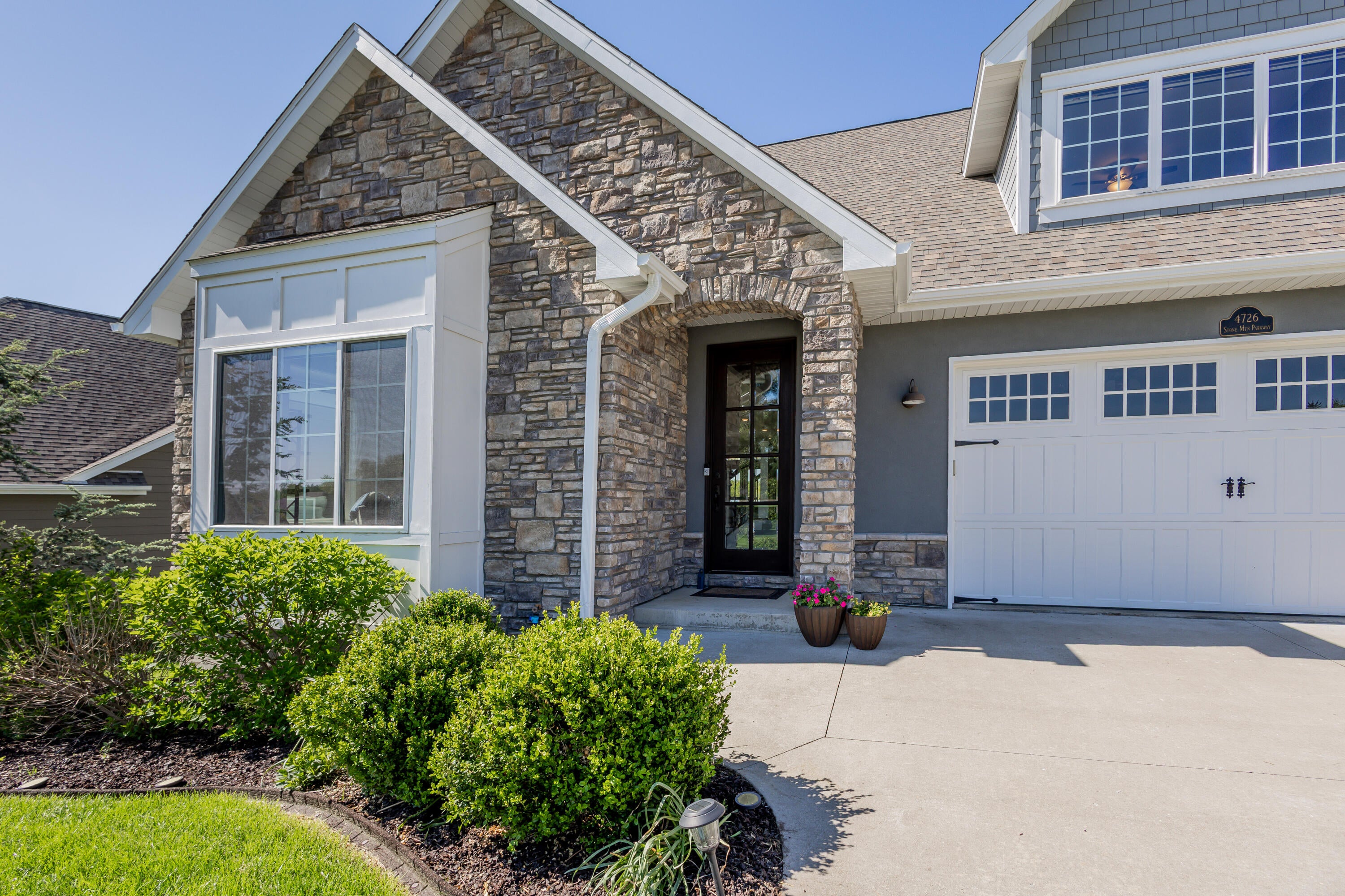 4726 Stone Mountain Pky — photo