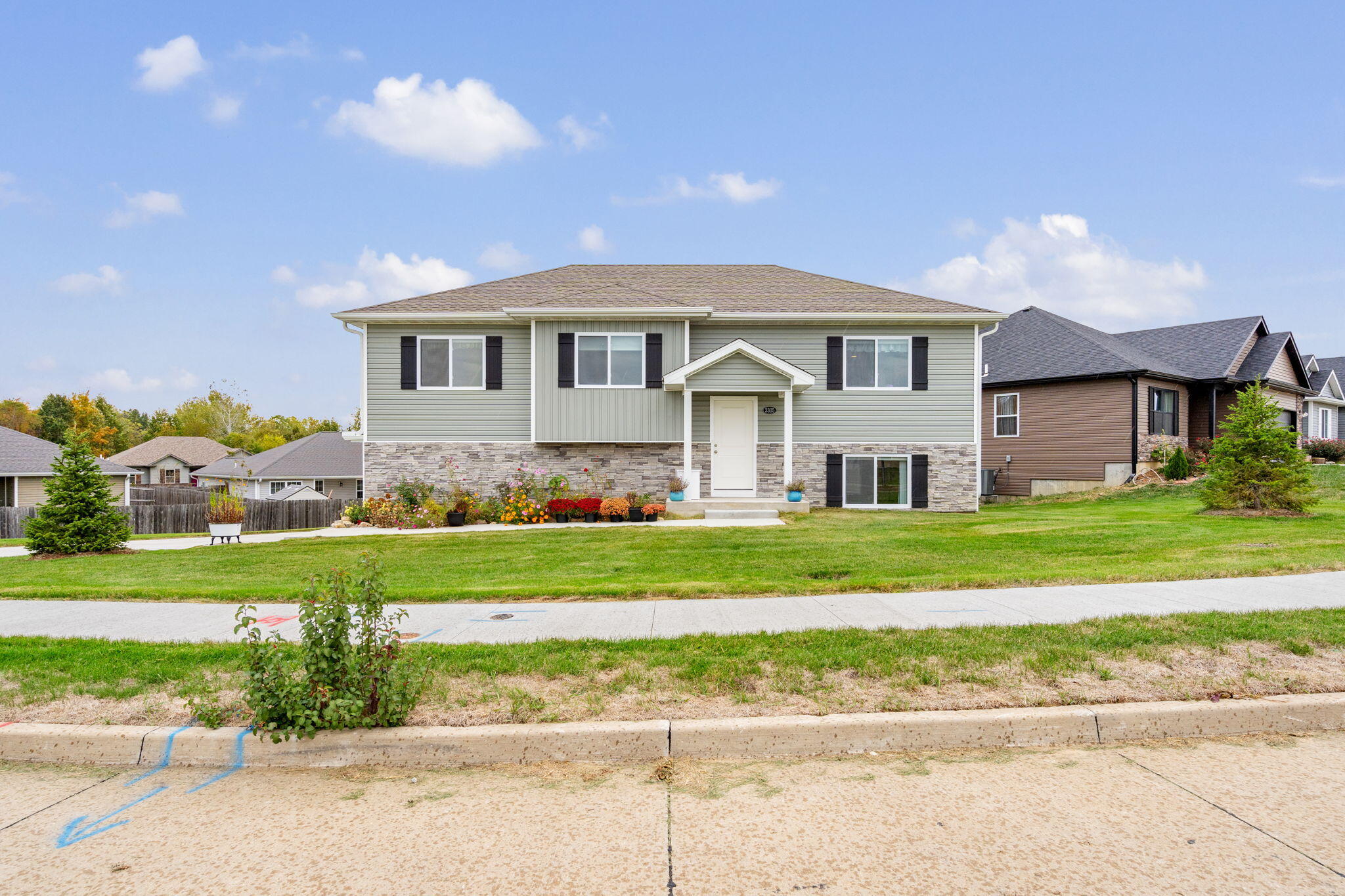3305 Venice Dr — photo