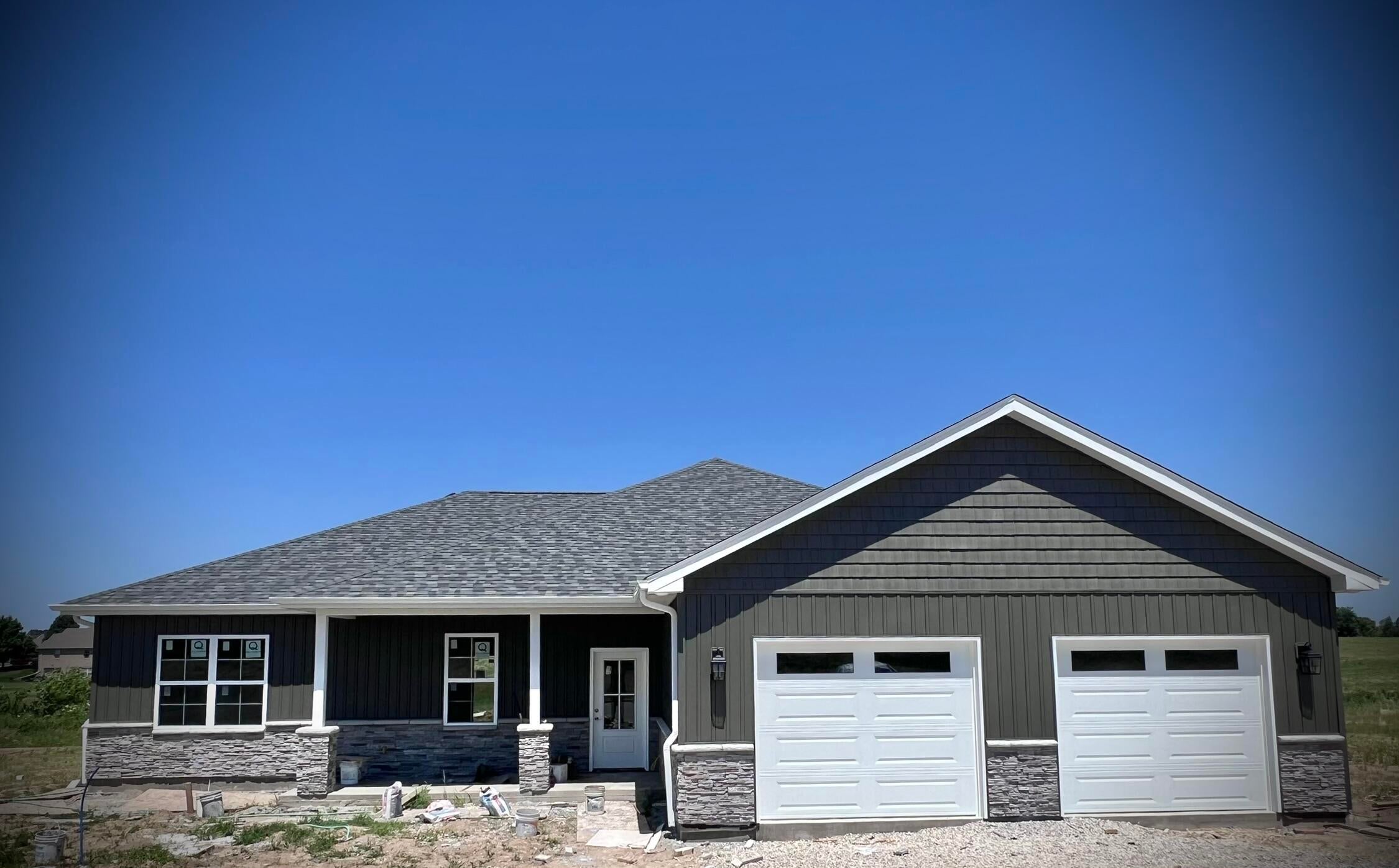 2437 Kirk Dr — photo