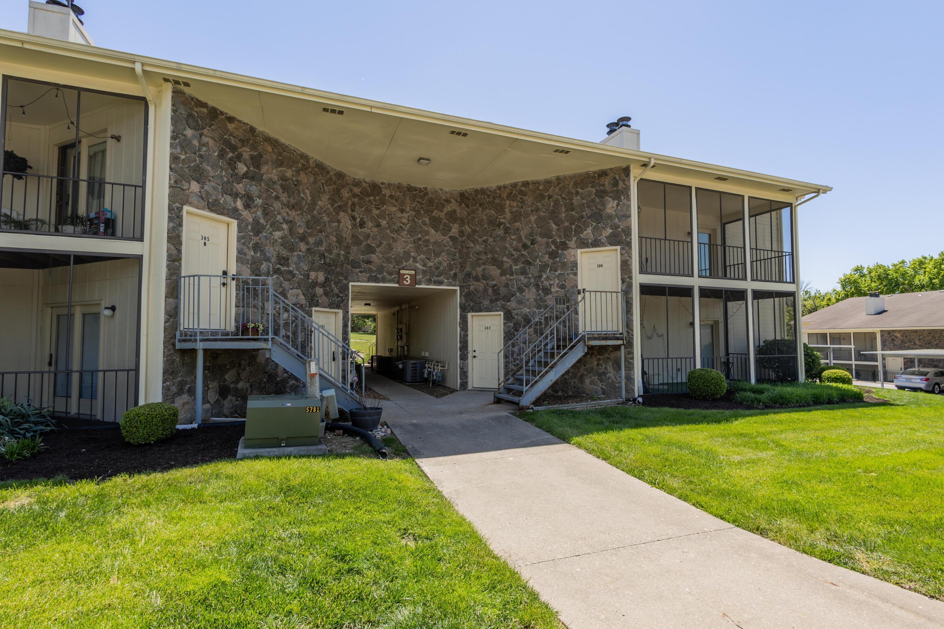 306 Park Deville Pl — photo