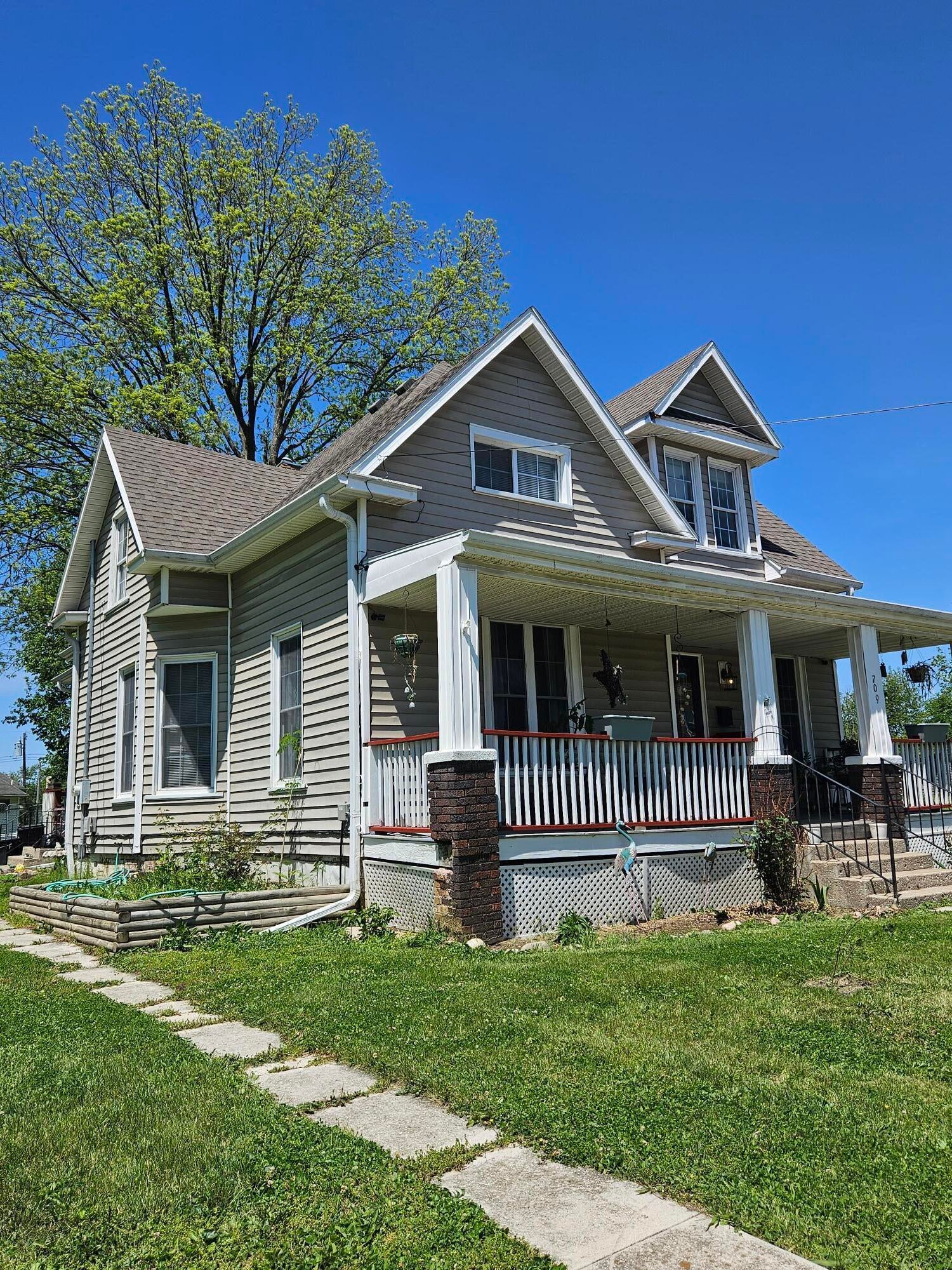 709 S Clark St — photo