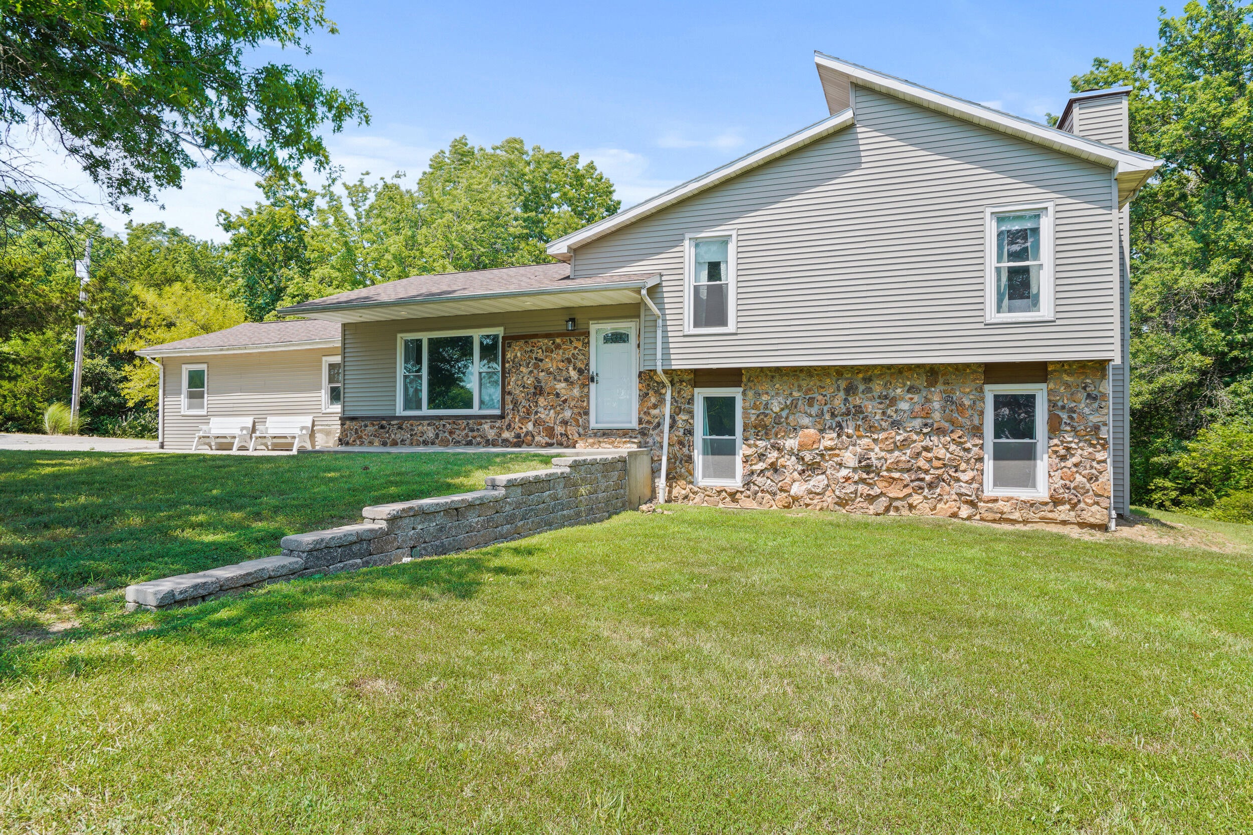 205 W Akeman Bridge Rd — photo