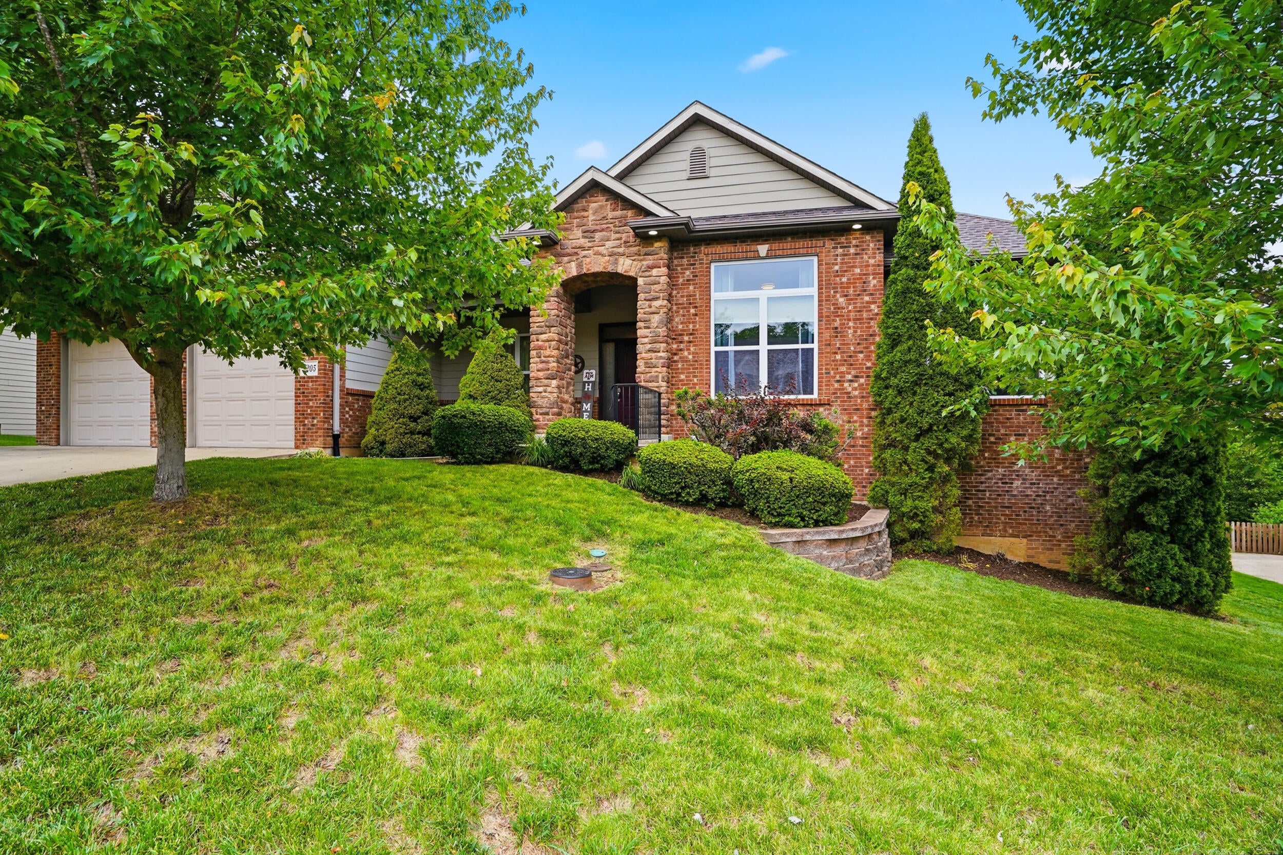 2205 Oak Harbor Ct — photo
