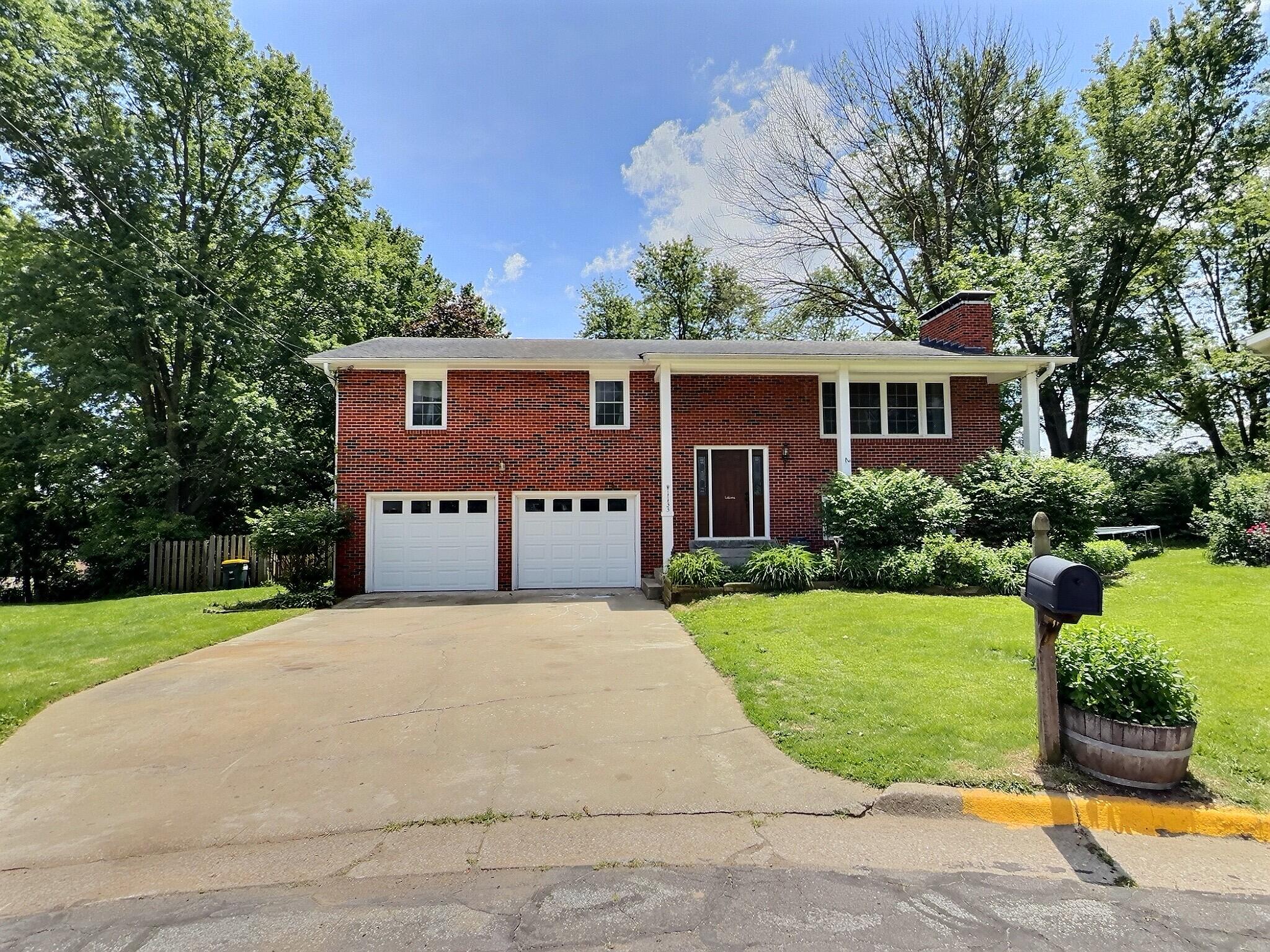 1133 Eastview Ct — photo