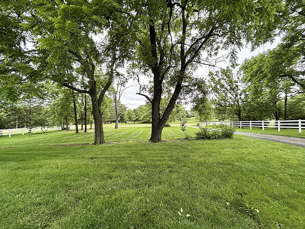 5000 E Eagle Ridge Rd, Columbia, MO 65201 — photo 2