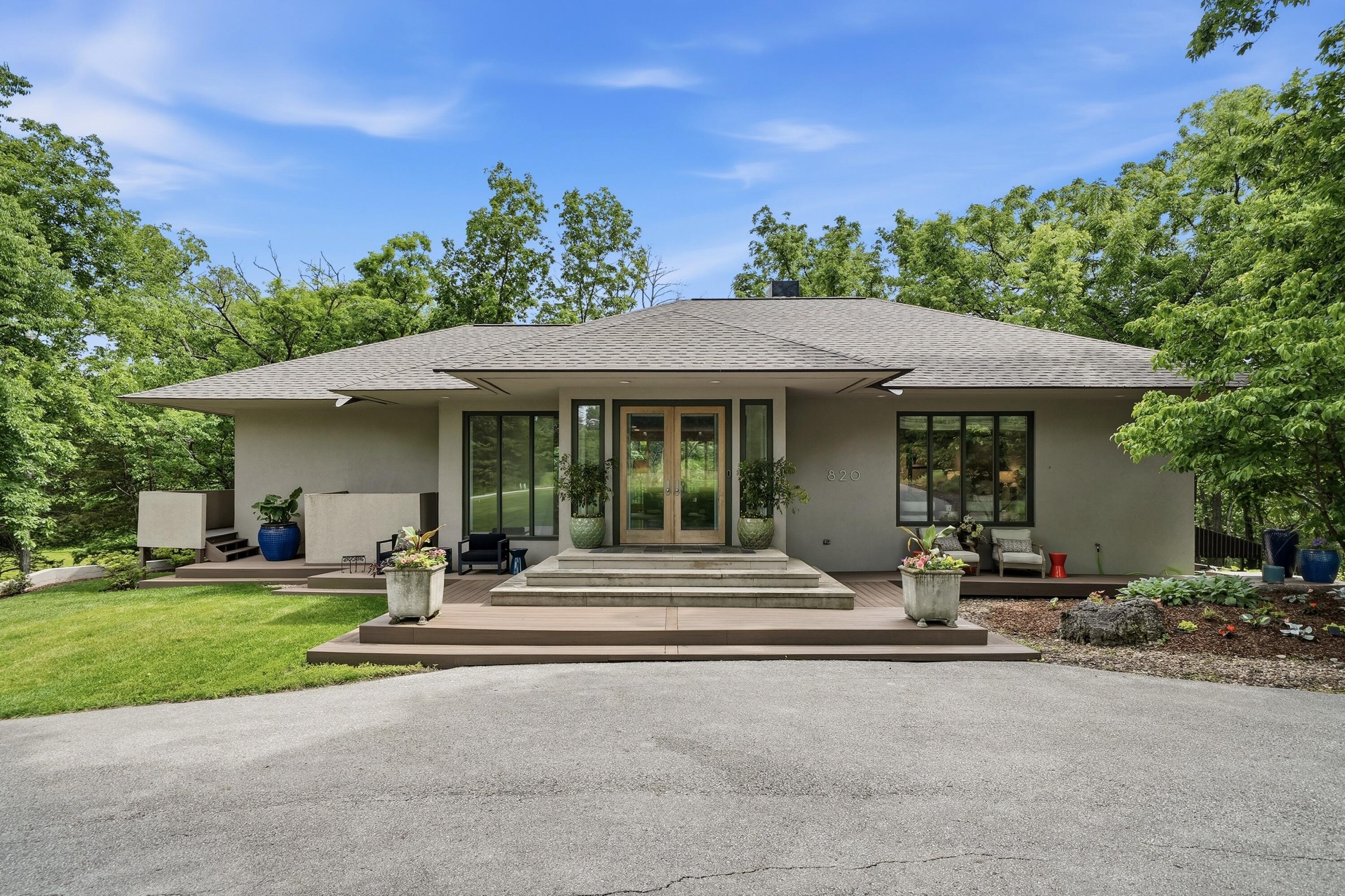 820 E Happy Hollow Rd — photo