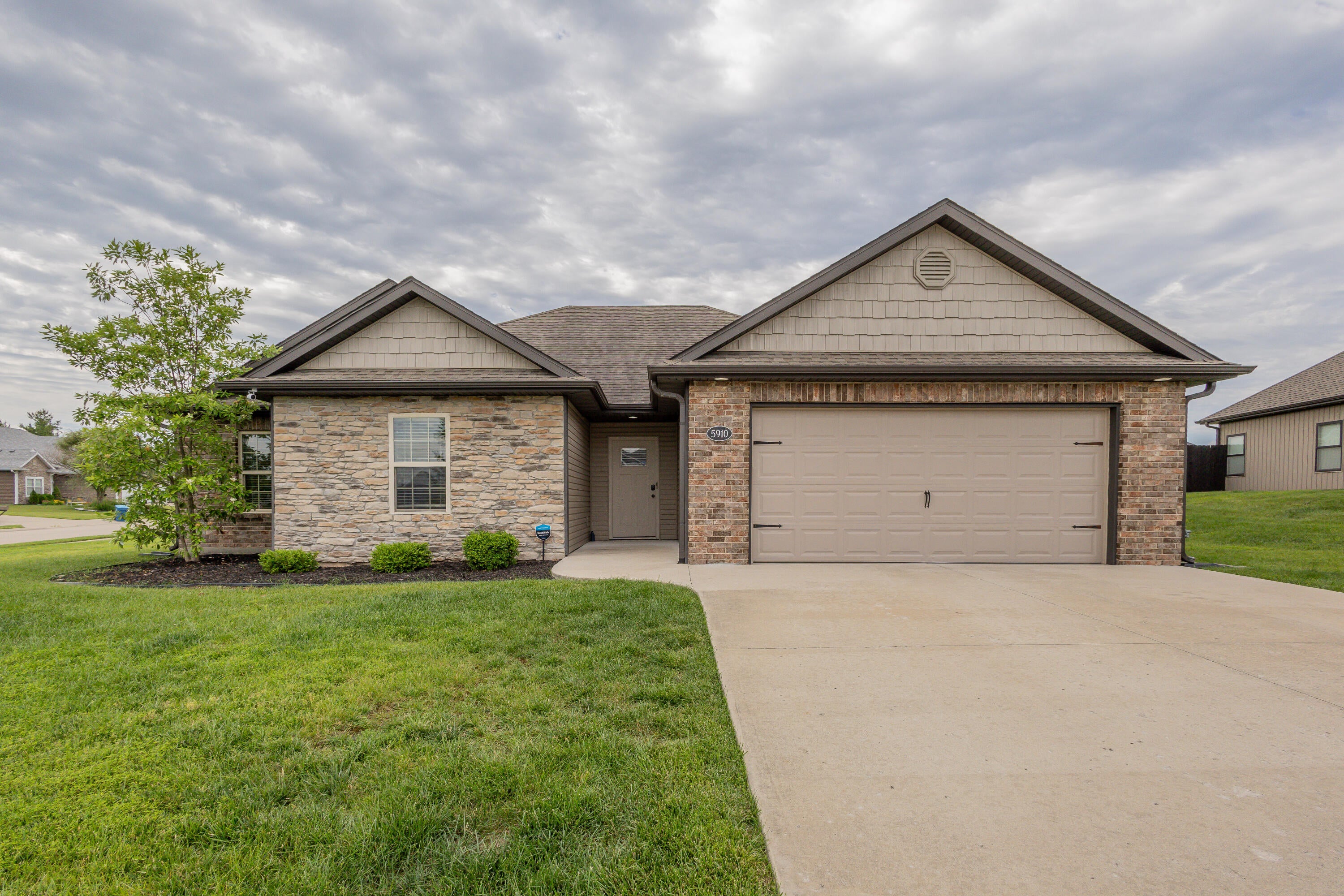 5910 Eagle Lake Dr — photo