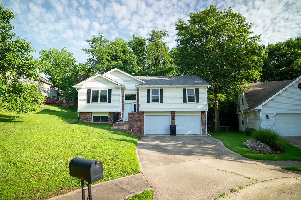 809 Timbers Ct — photo
