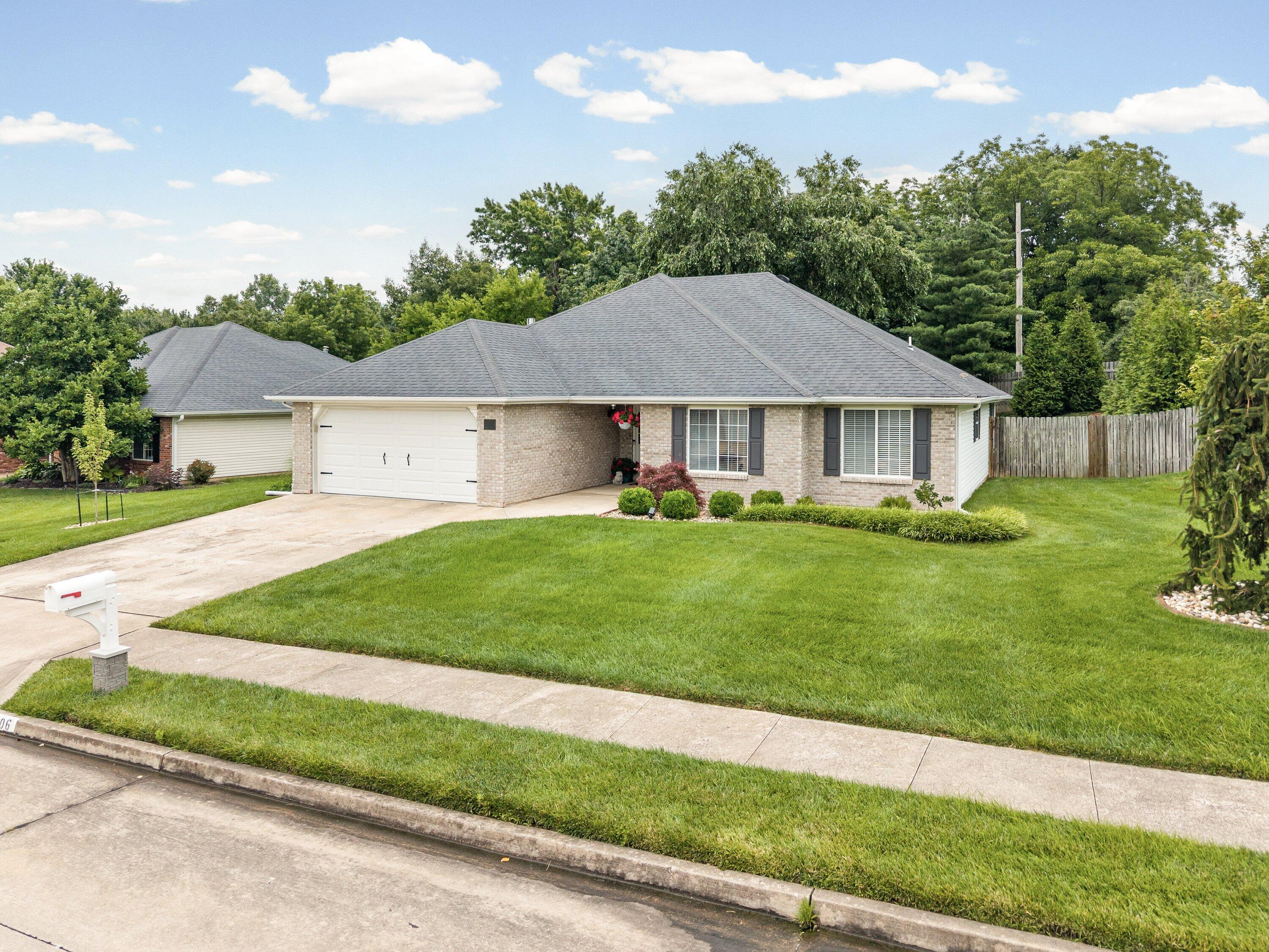 2806 Wooded Creek Dr — photo