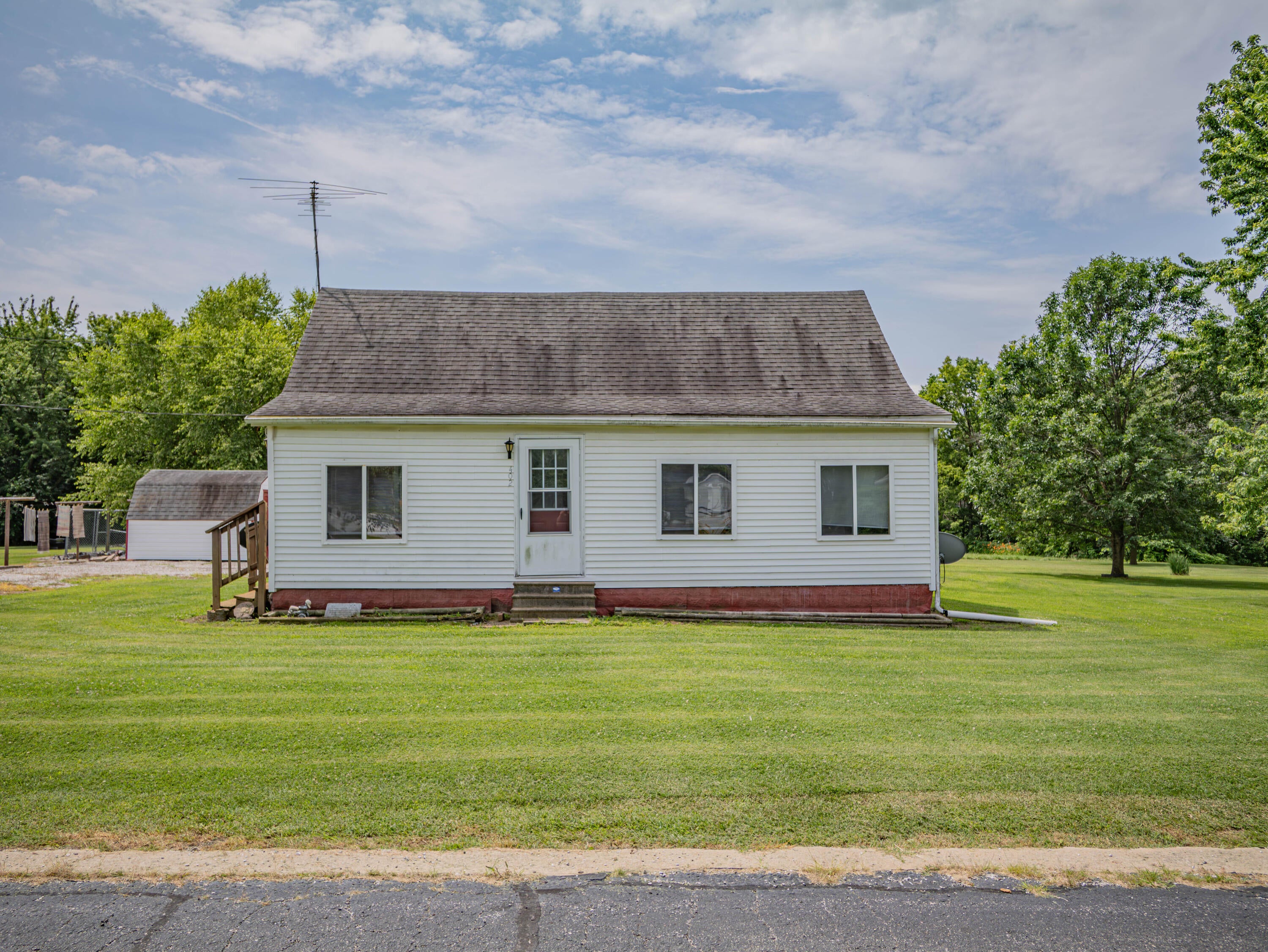 402 W Reid St — photo