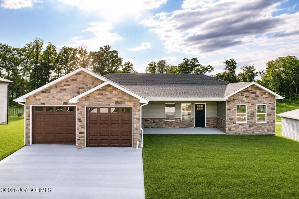 782 Vine Dr — photo