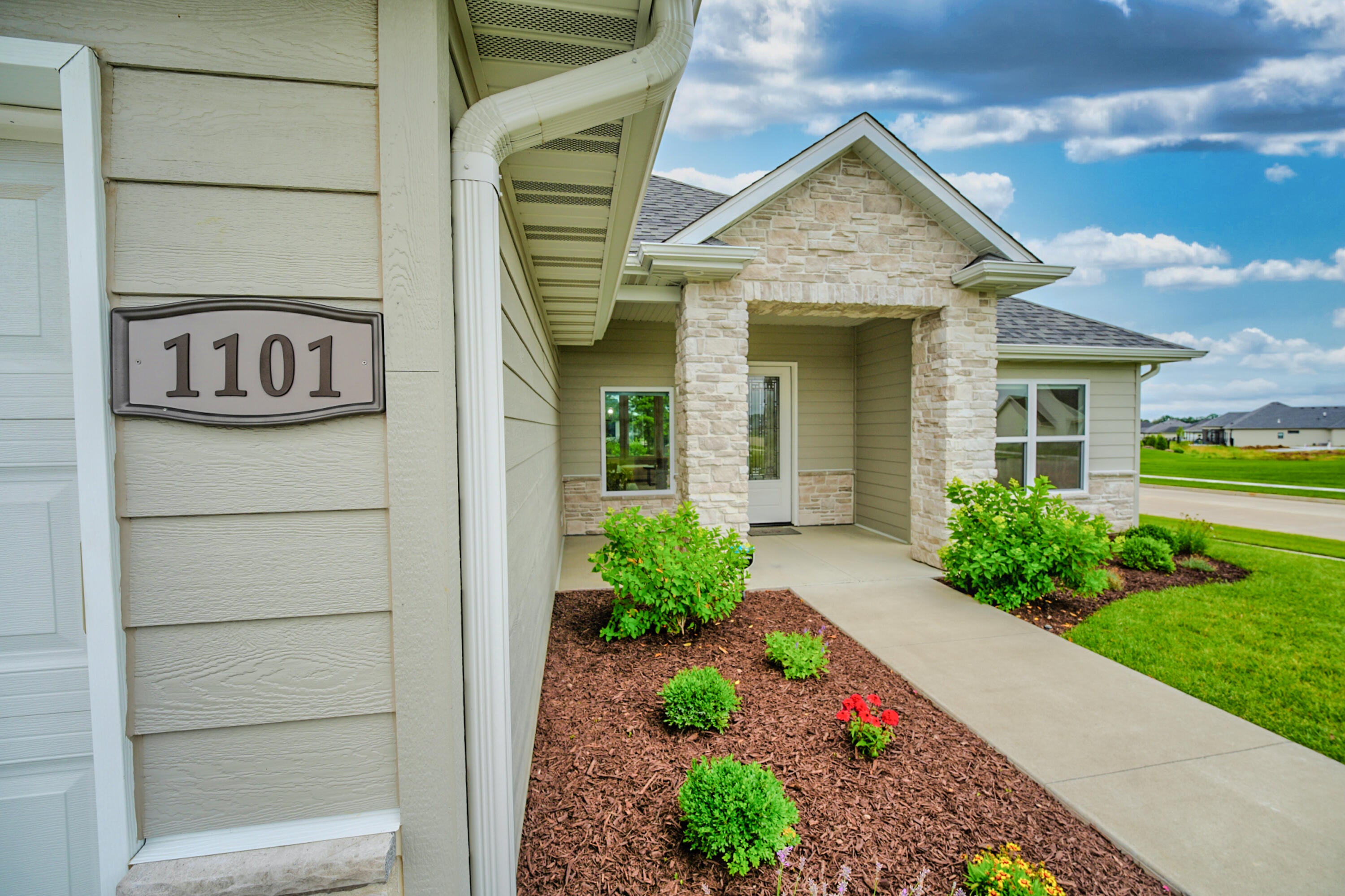 1101 Shadow Hawk Ct — photo