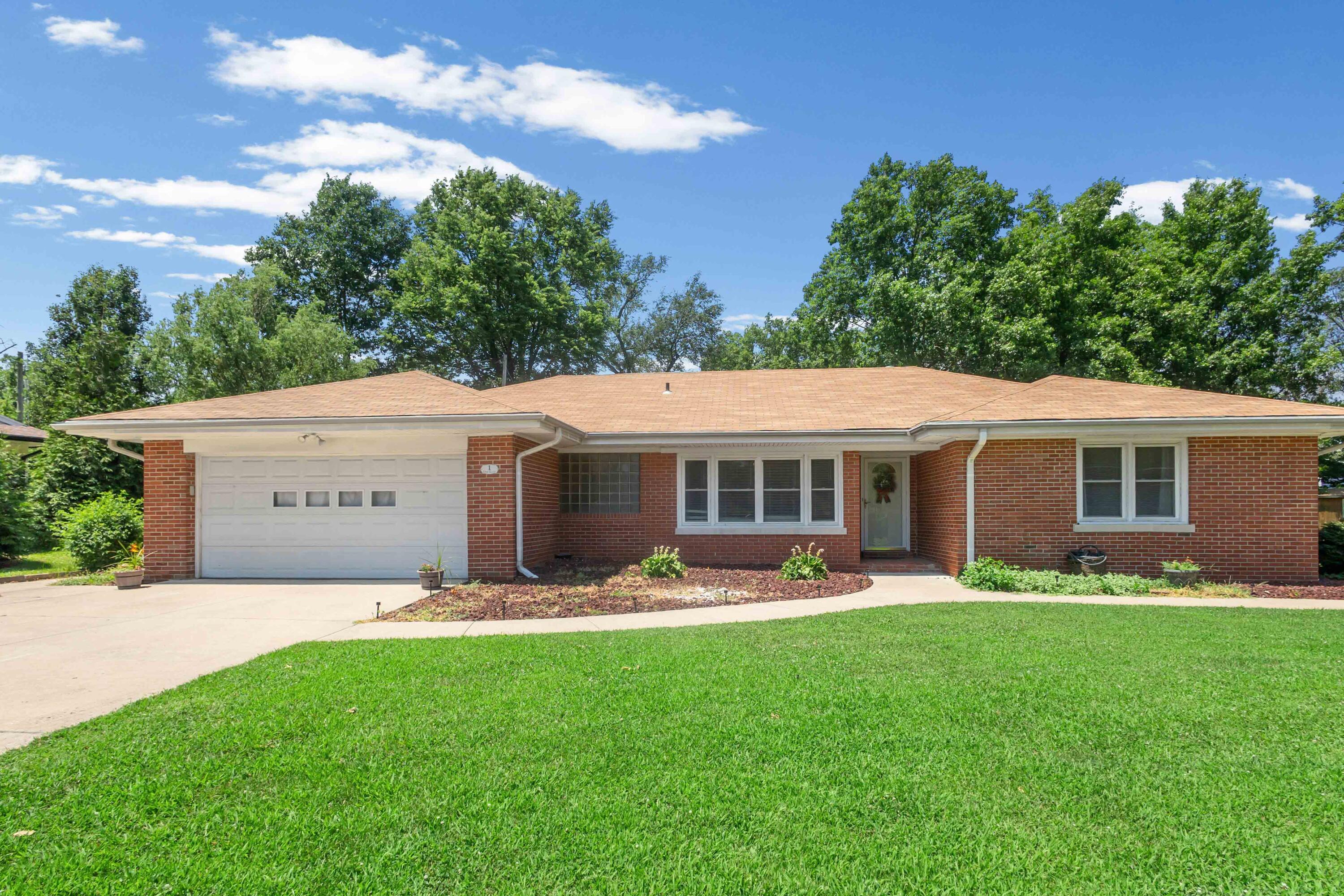 1 Oak Ln — photo