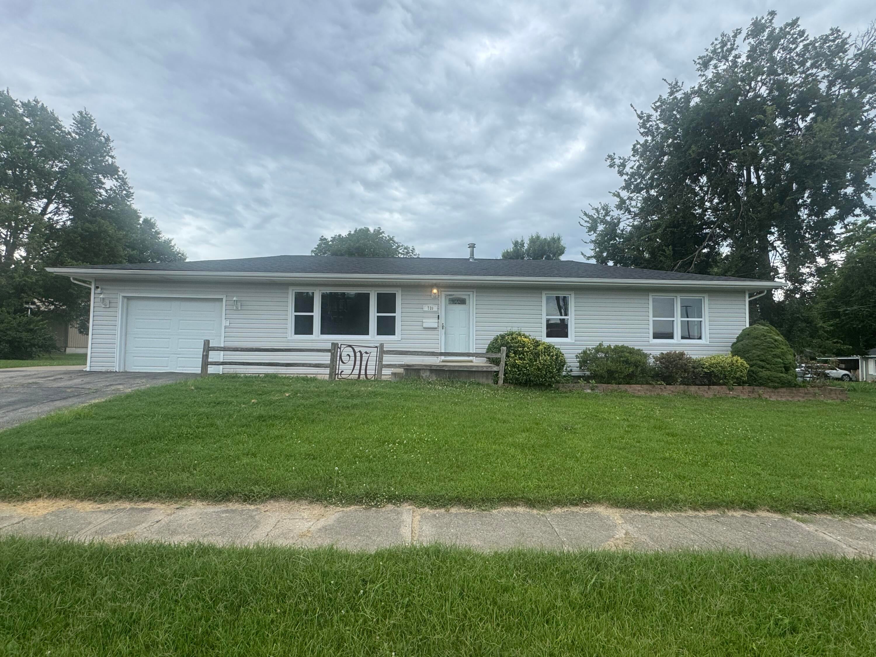 720 W Curtis St — photo