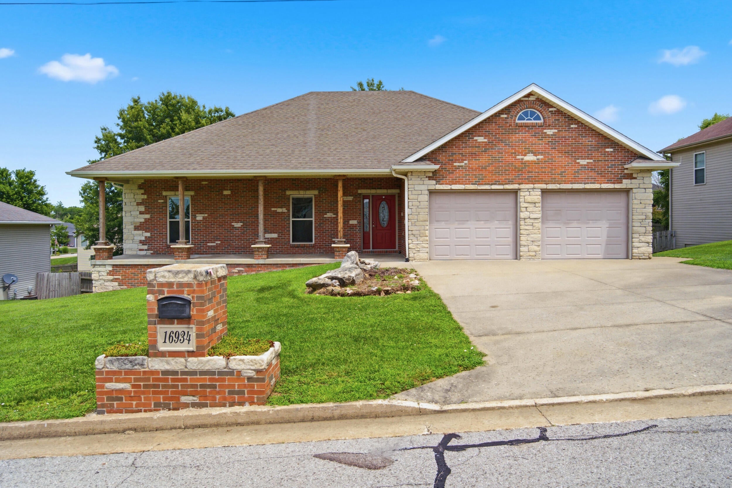 16934 Farris Cir — photo