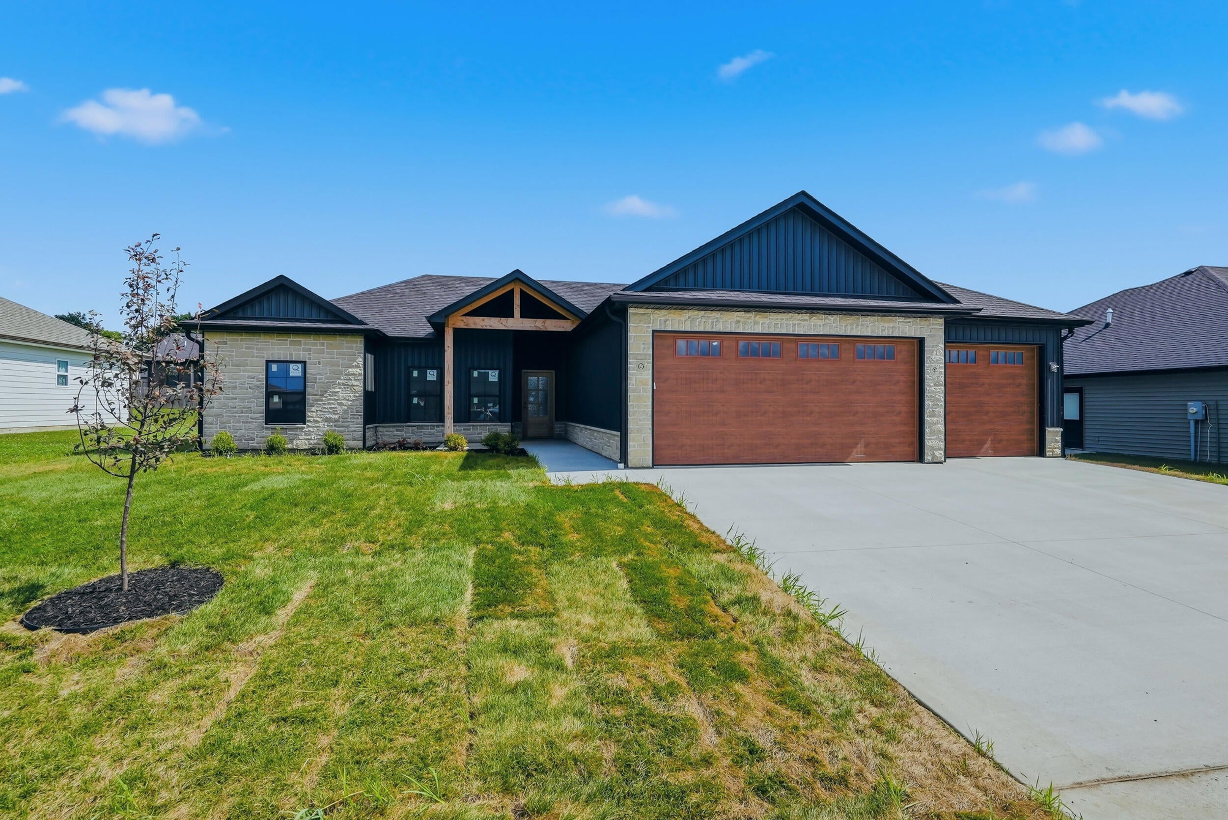 4725 Ambassador Rd — photo