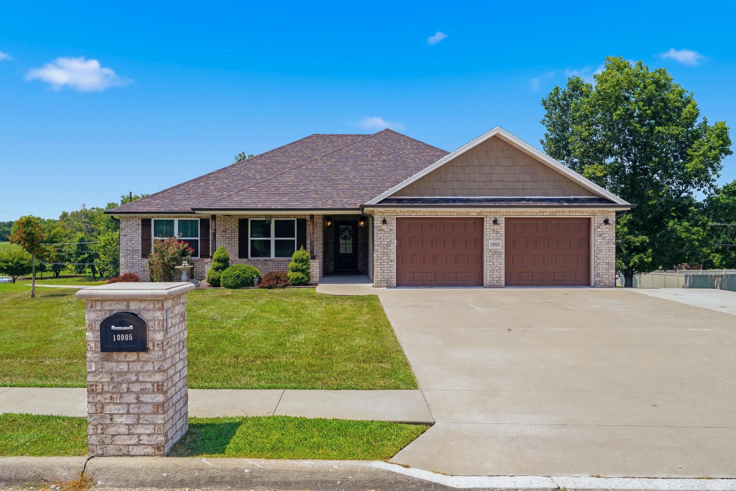 10905 Broadacre Dr — photo