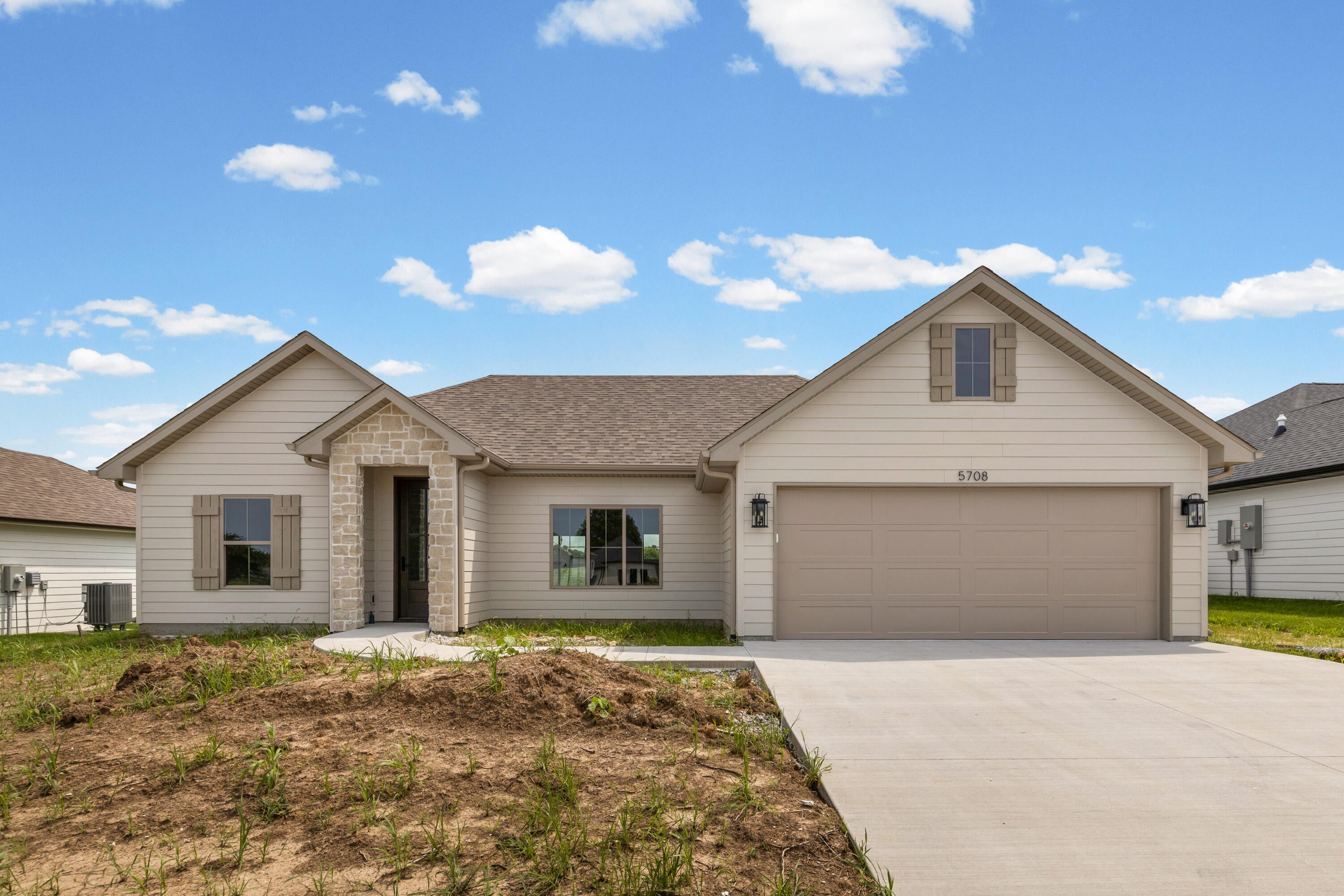 5708 Kestrel Lp — photo