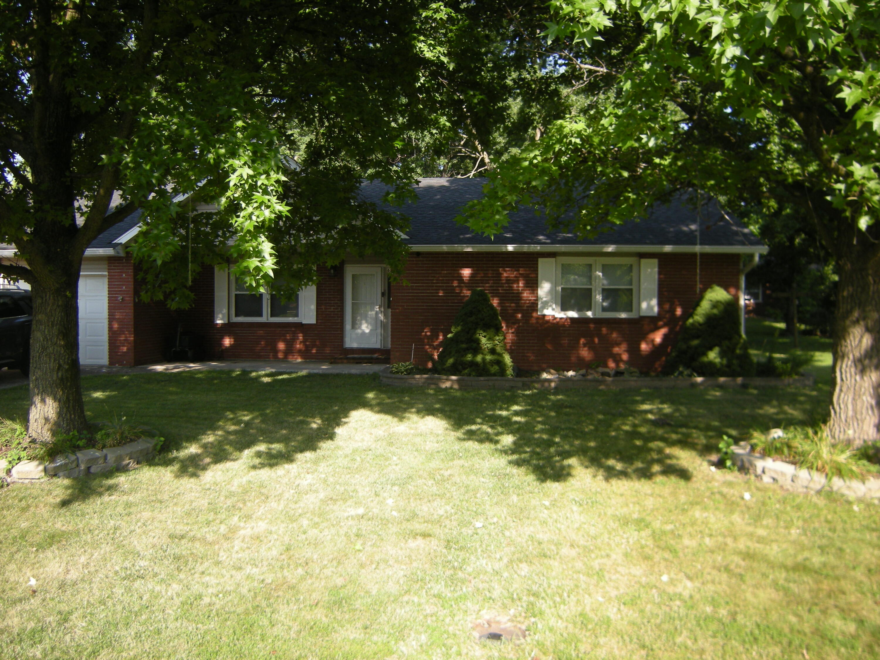 621 S Hawthorn St — photo